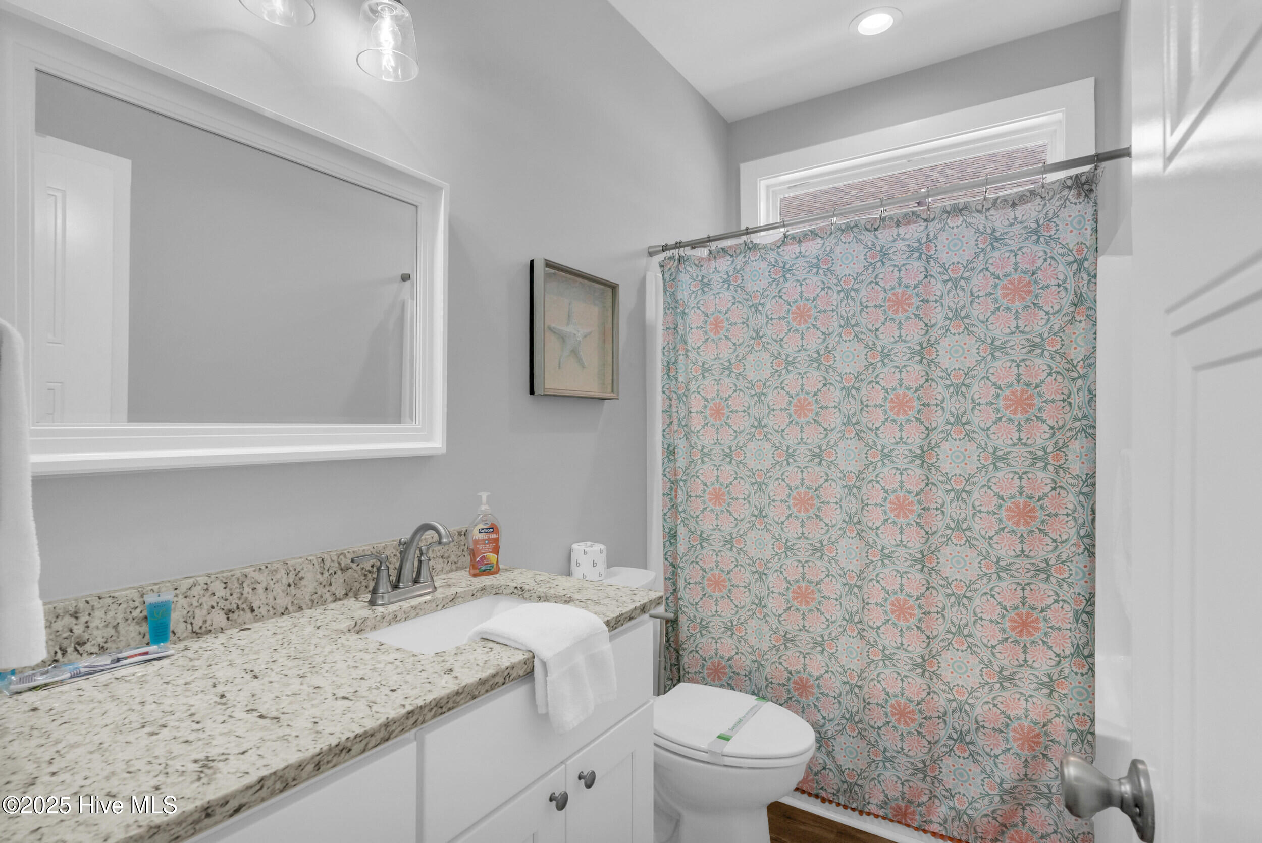 100537847 | Photo 25