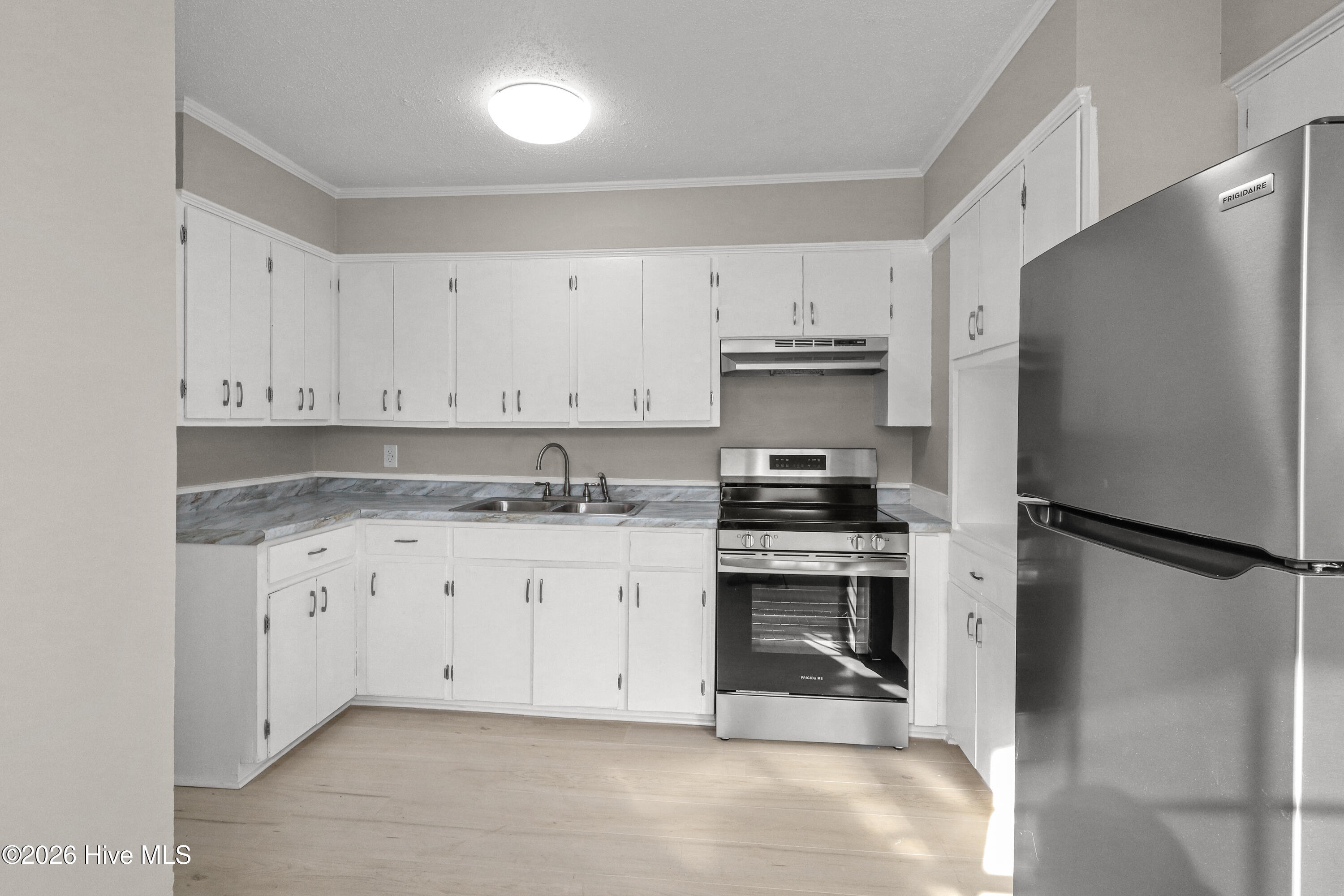 100563835 | Photo 27