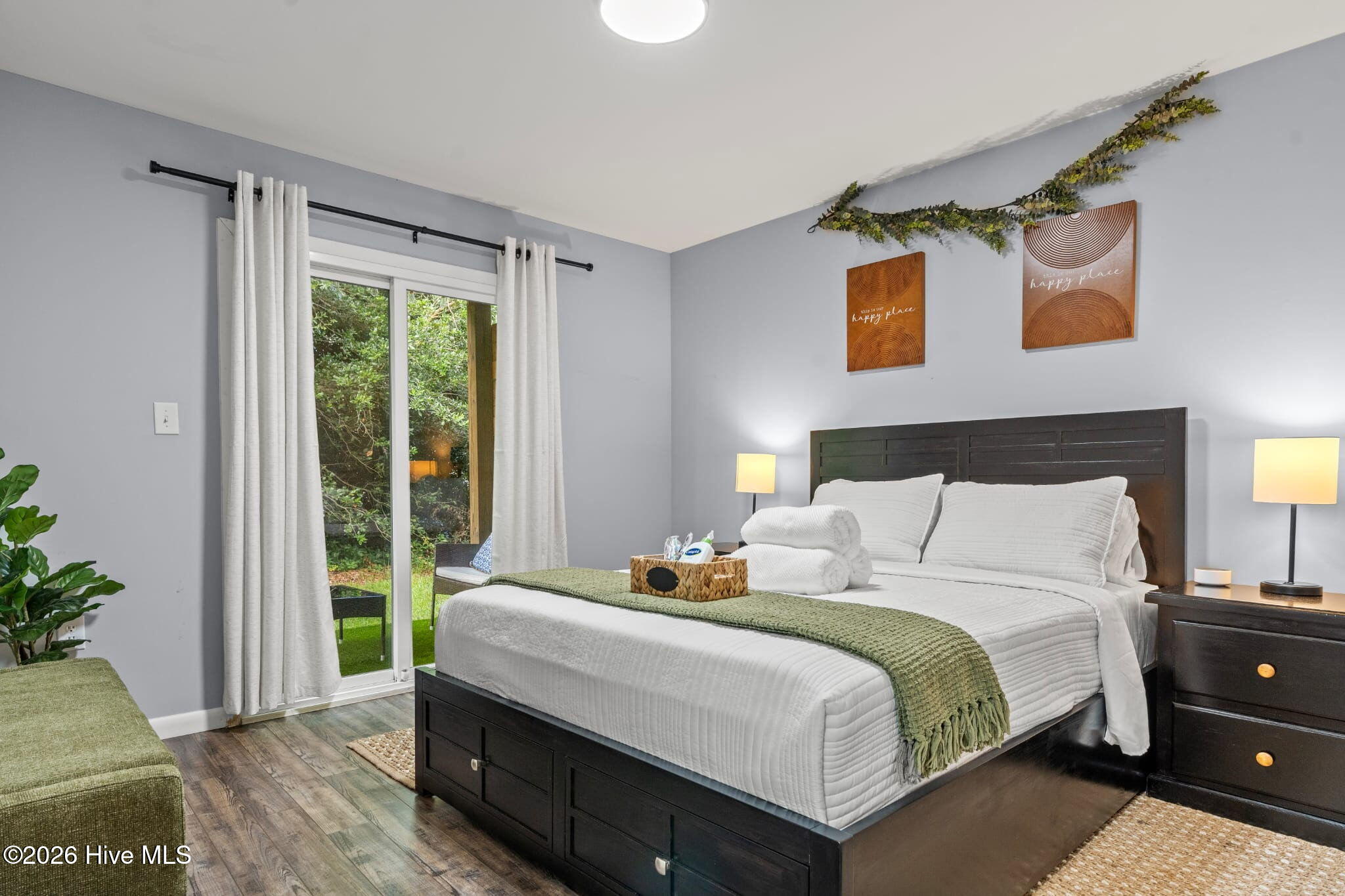 For example only. This is the remodeled photo of the exact floorplan.