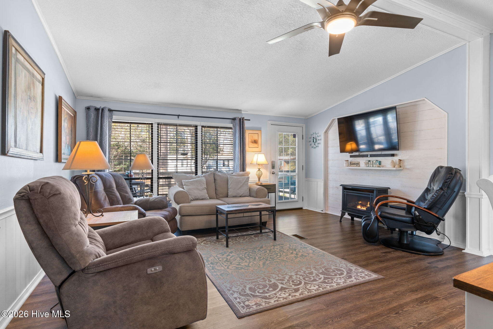 100549816 | Photo 12