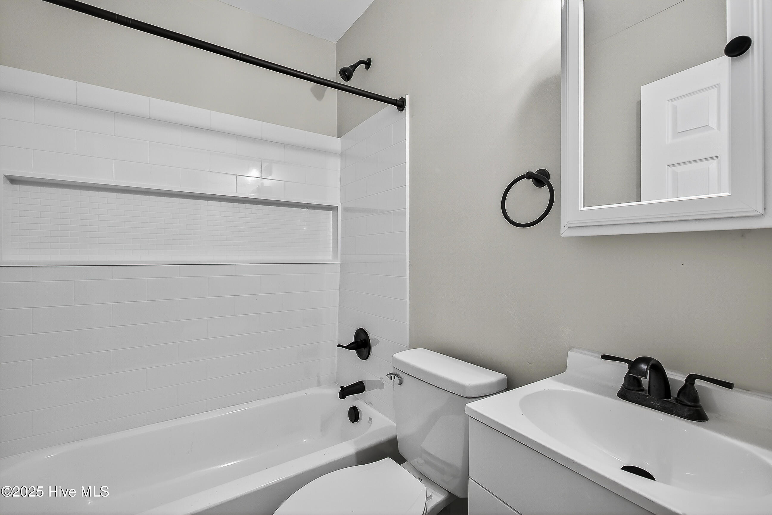 100535237 | Photo 16