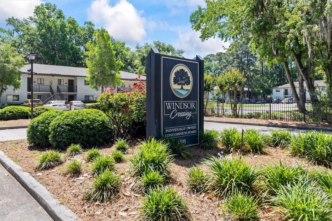 Windsor Crossing Entrance