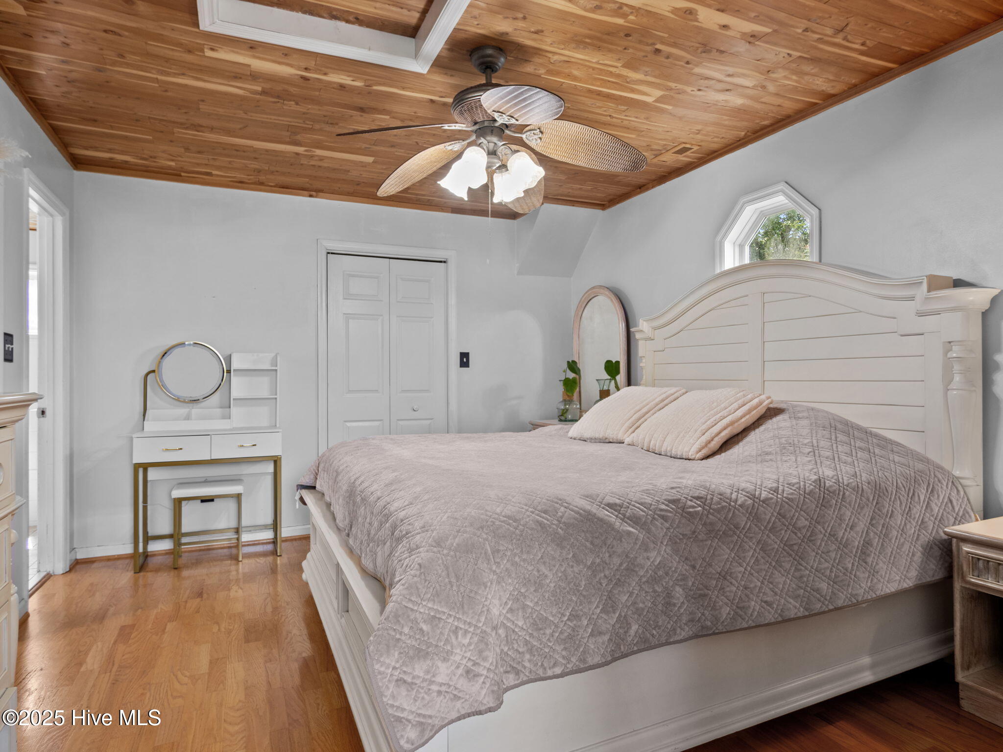 100535865 | Photo 33