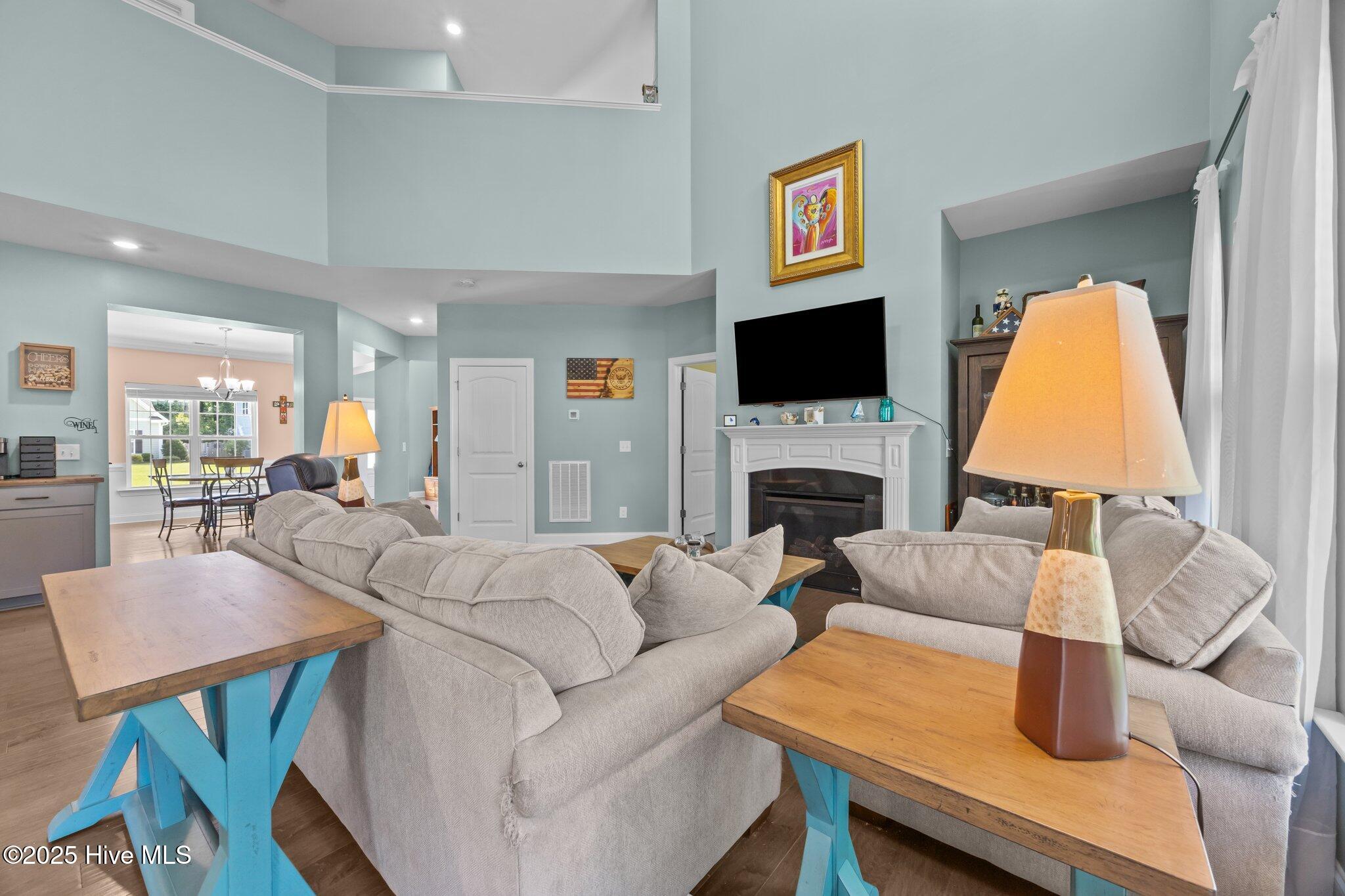 100518510 | Photo 11