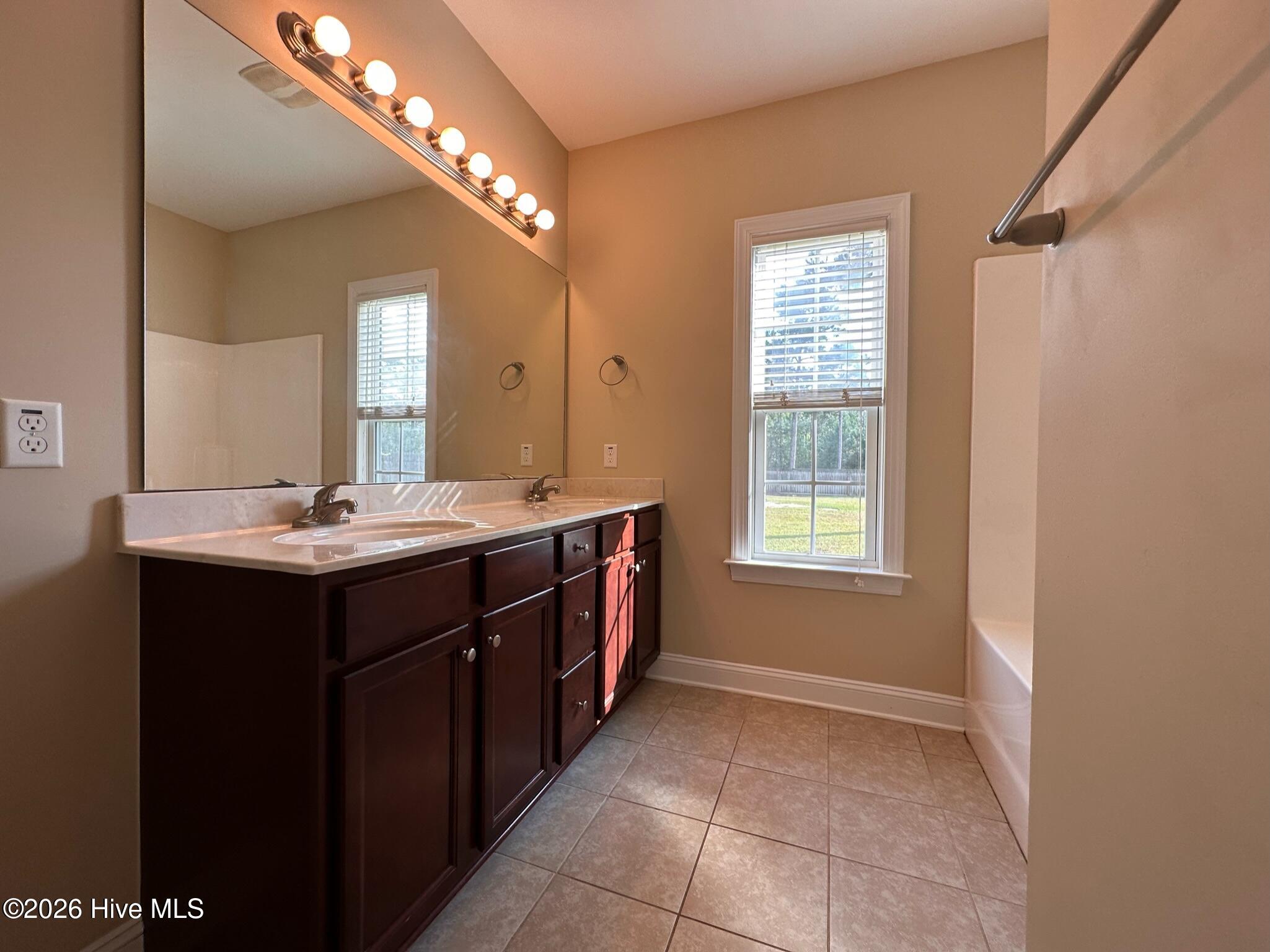 100557868 | Photo 30