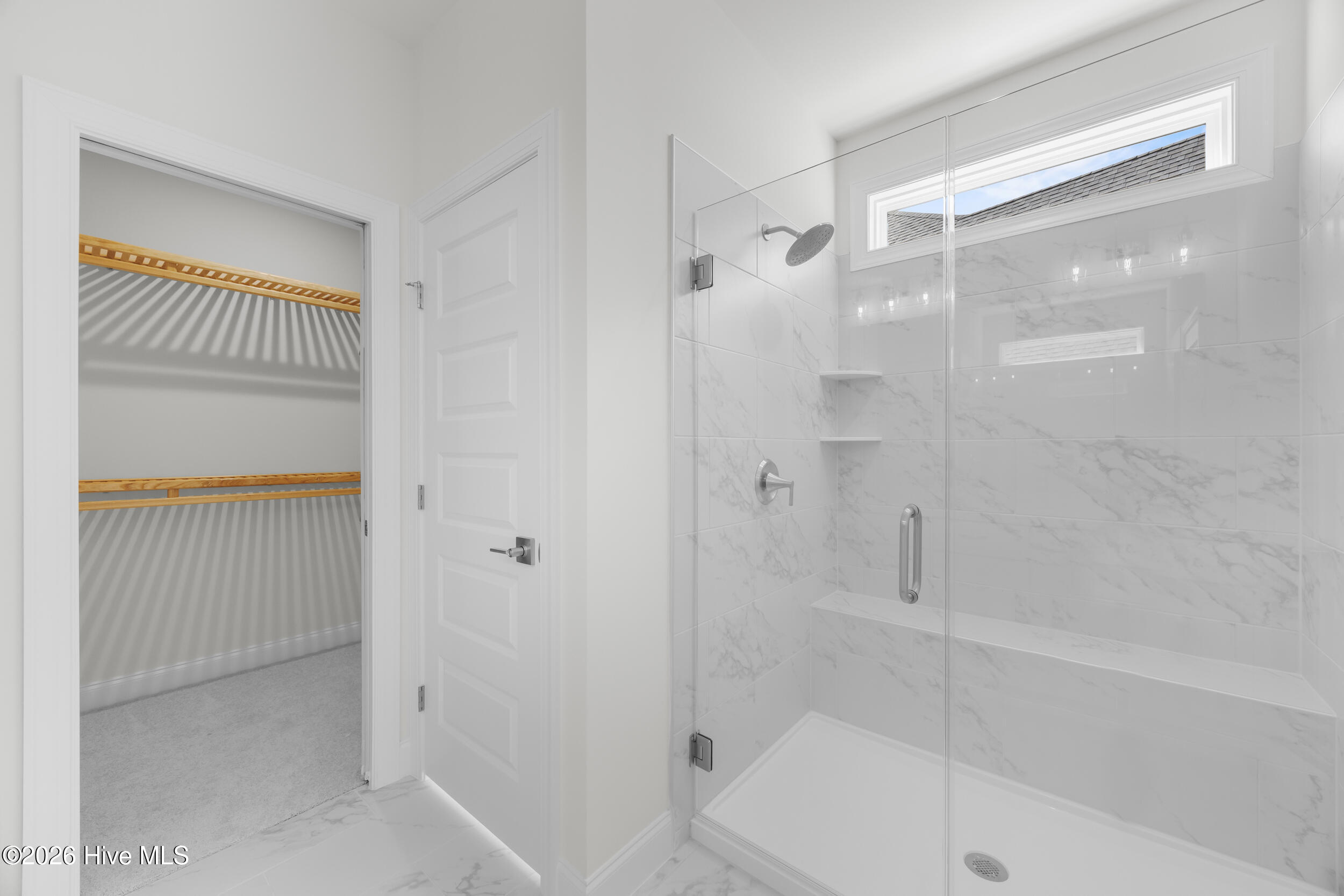 100561825 | Photo 24