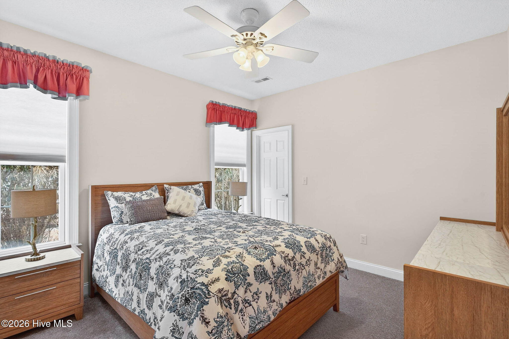 100556471 | Photo 25