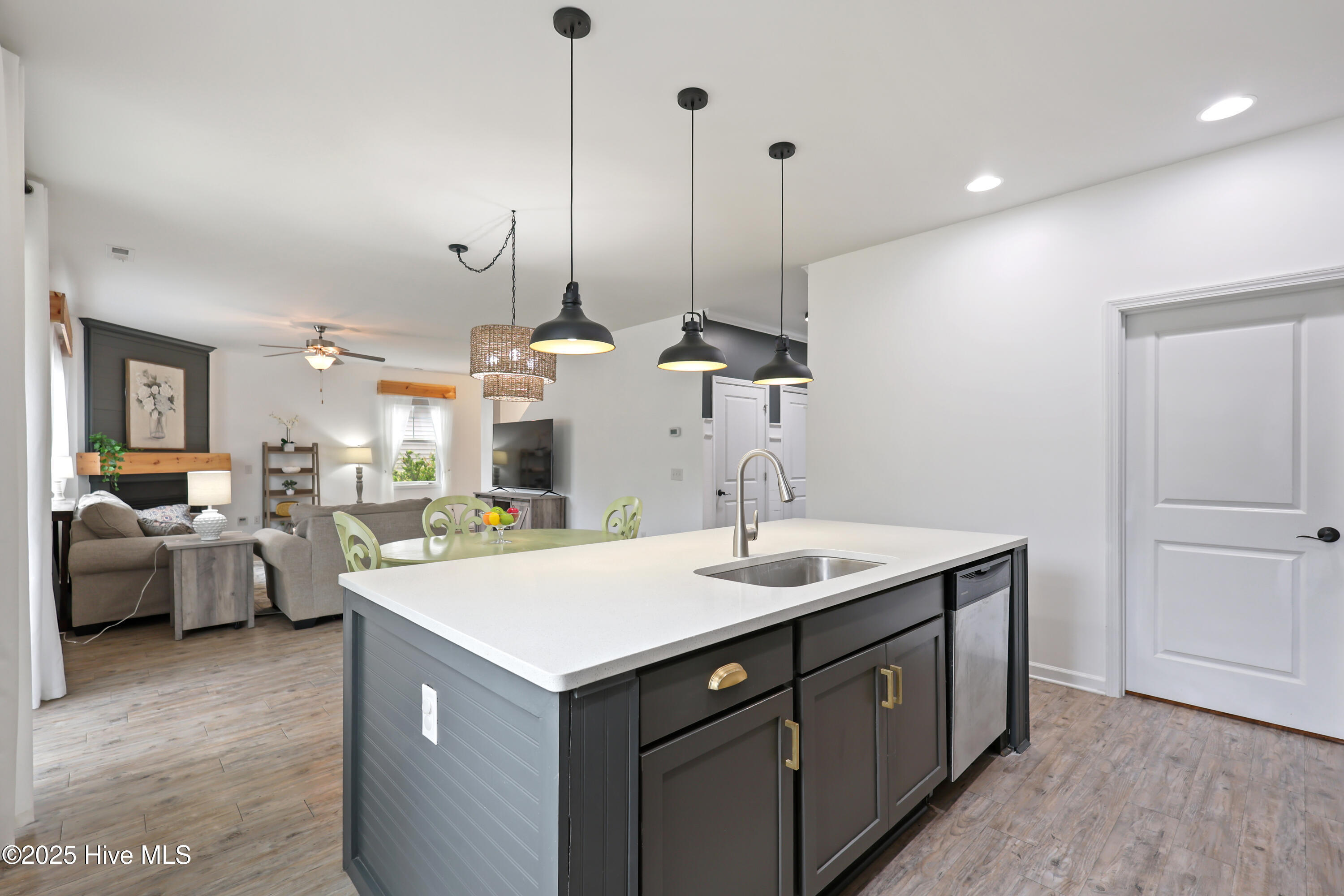 100539239 | Photo 13