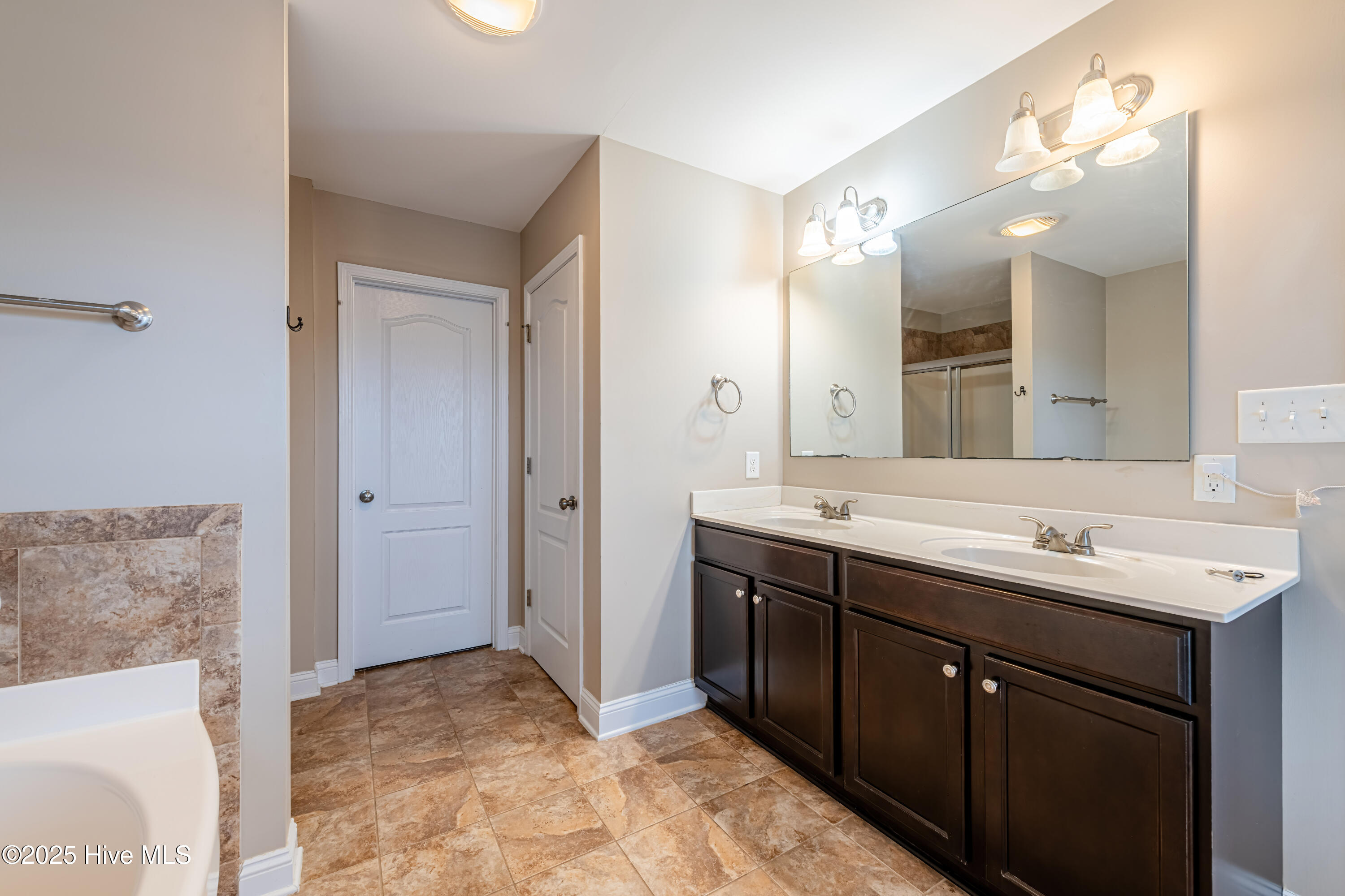 100546682 | Photo 31