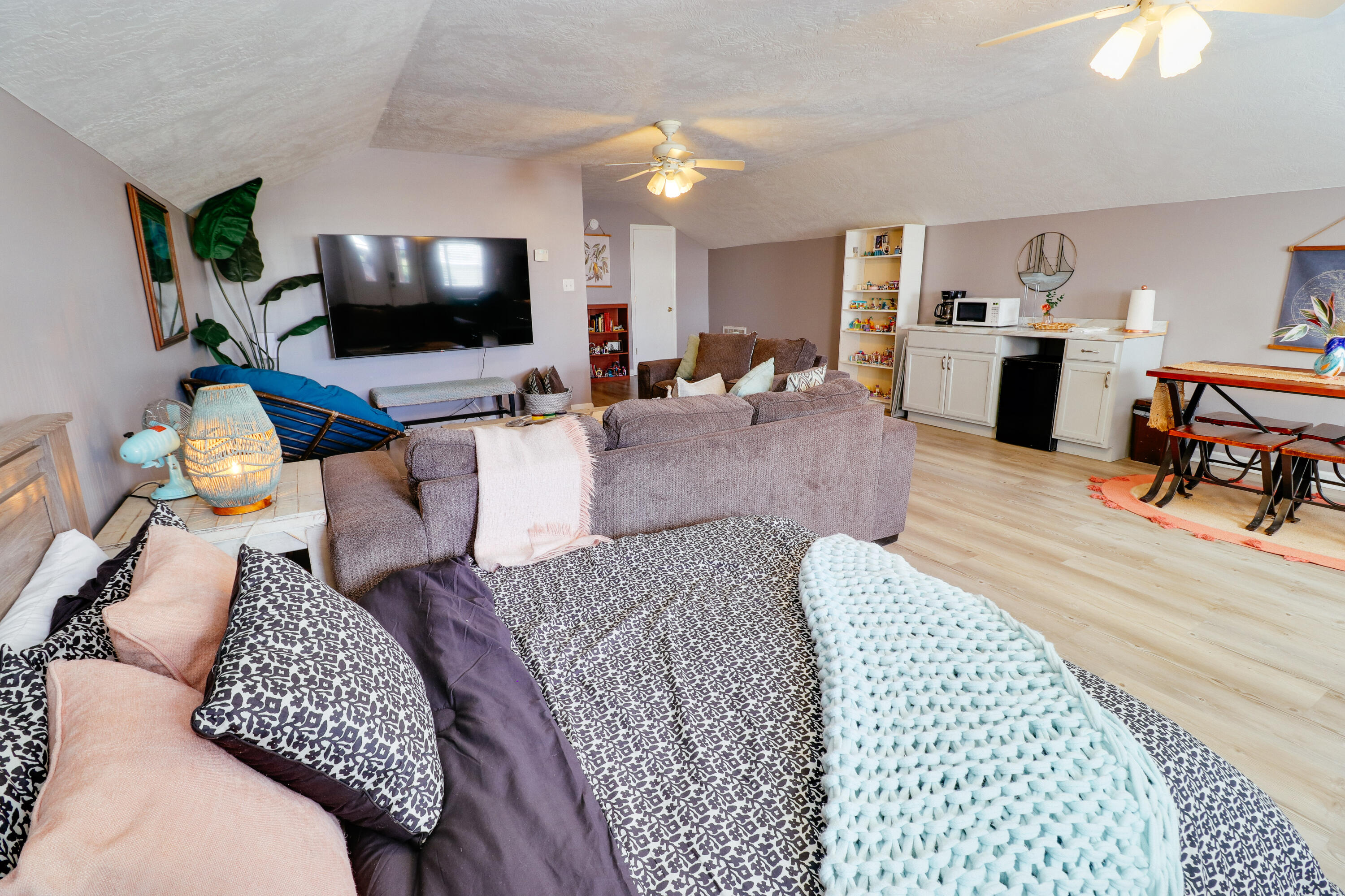 1061 Delaware Dr-60