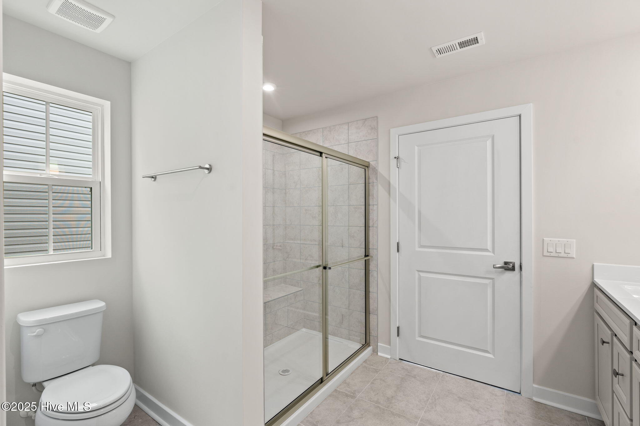 100530777 | Photo 14