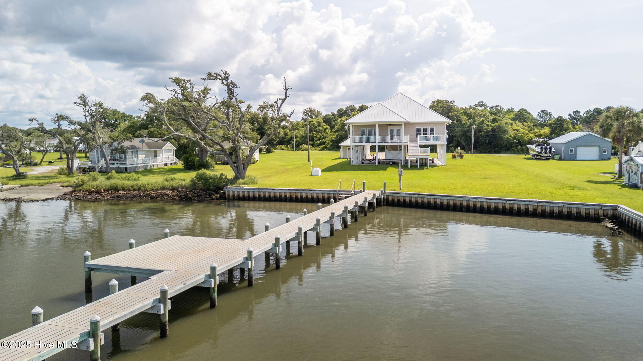 429 Live Oak Road,Newport