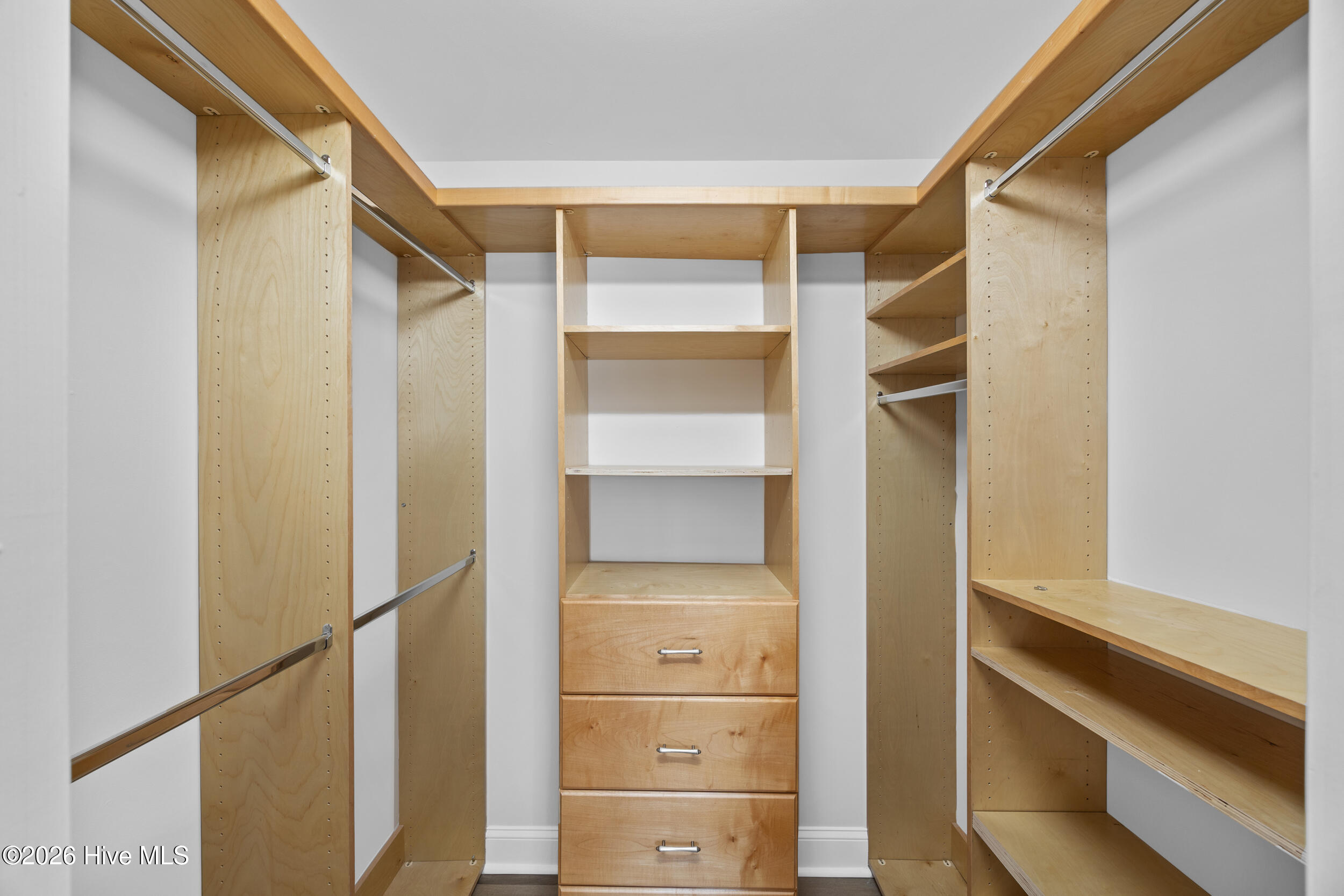 100569542 | Photo 13