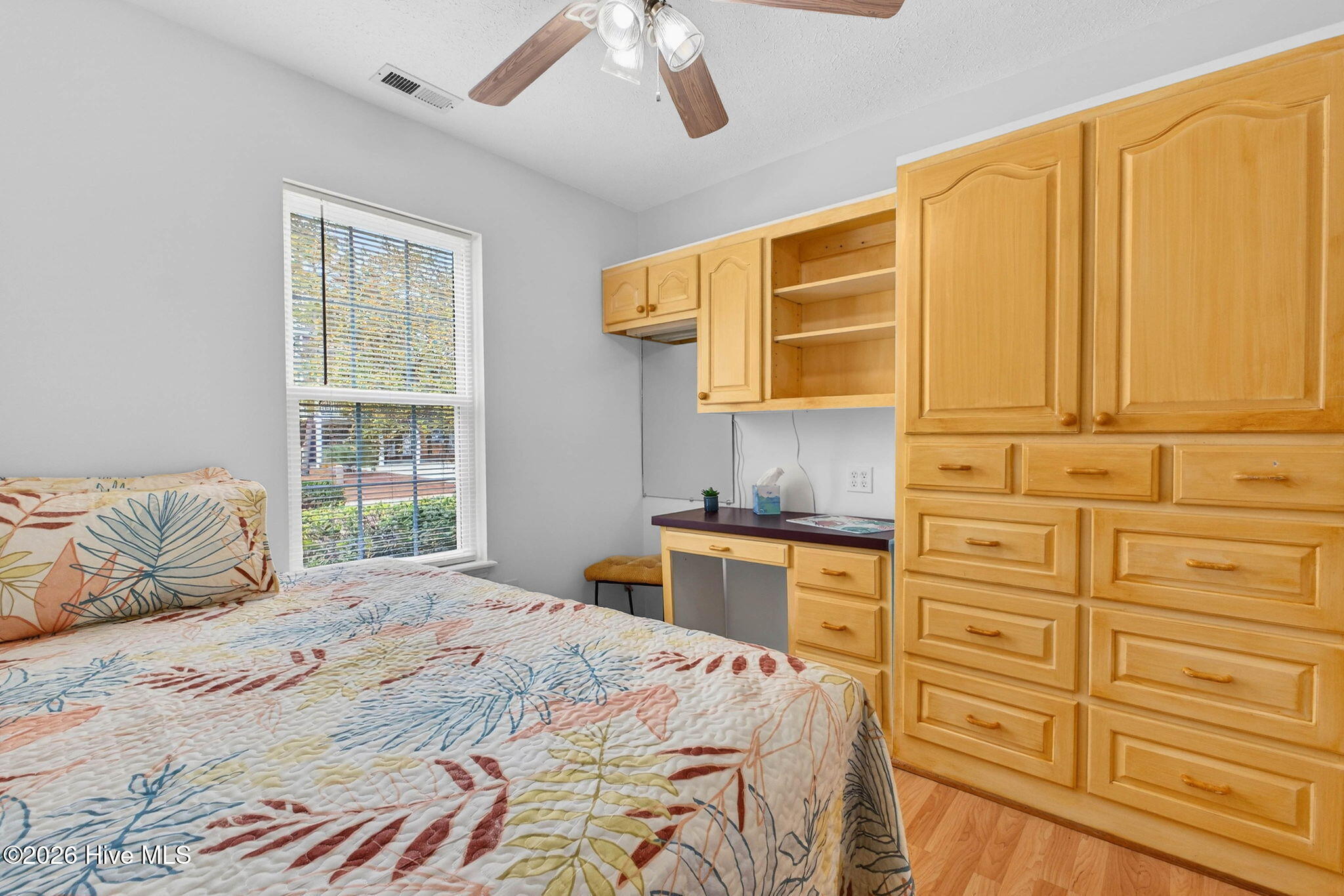 100562767 | Photo 26