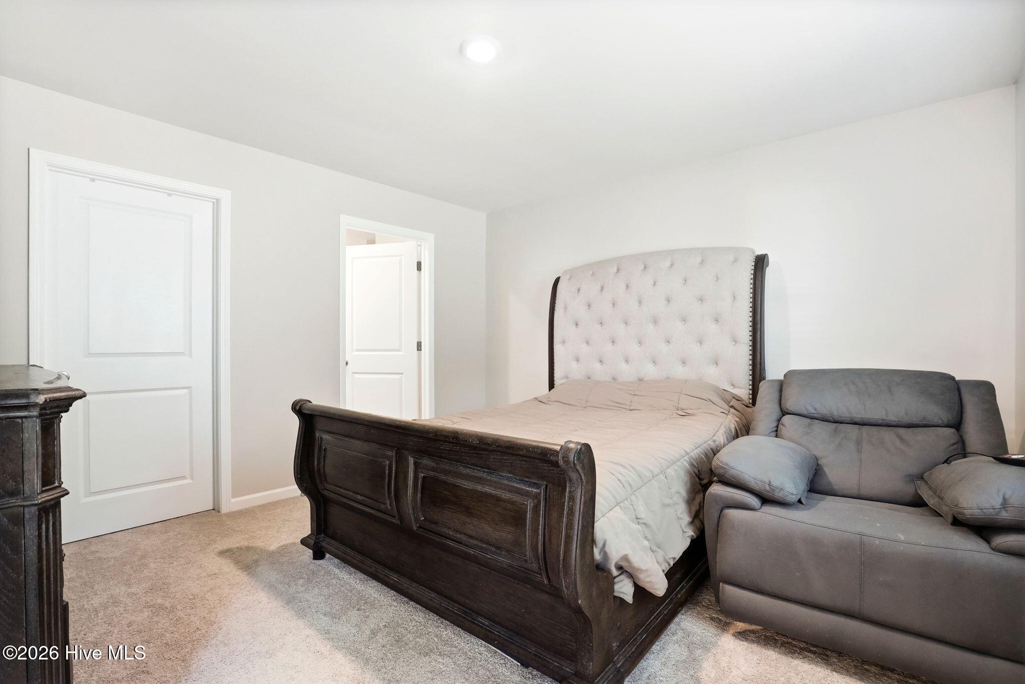 100565300 | Photo 24