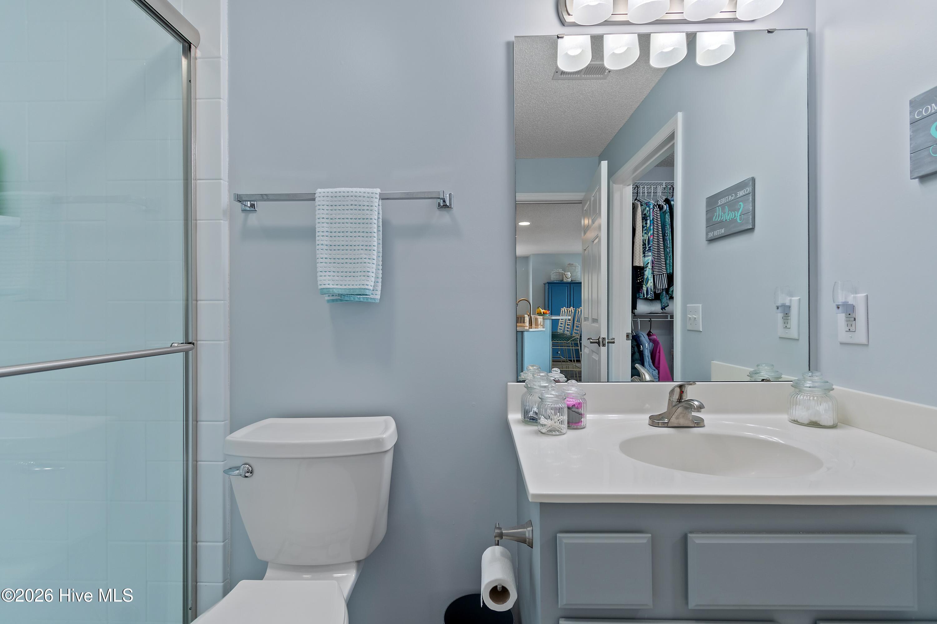 100558329 | Photo 23