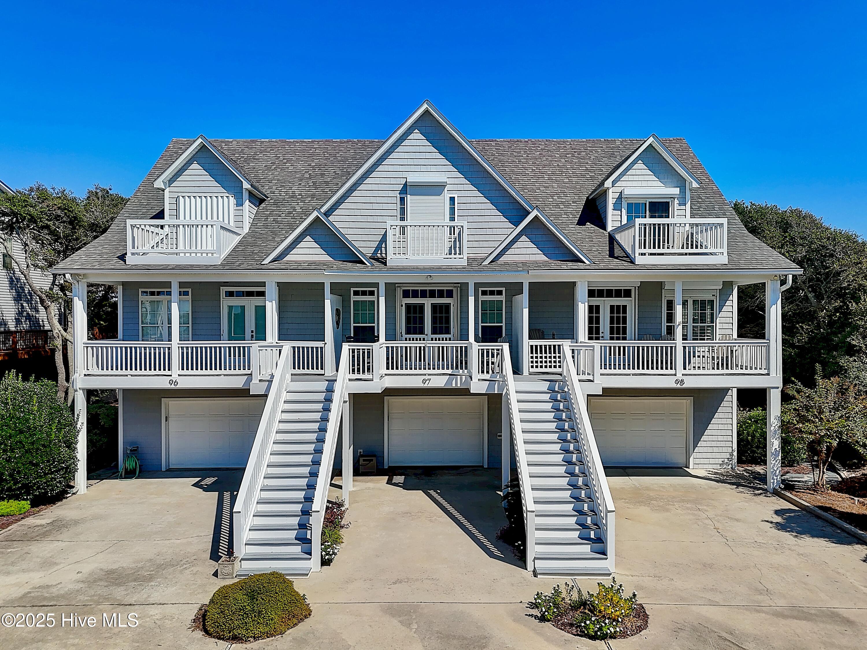 100533940 | Photo 71