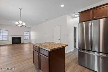 100548839 | Photo 11