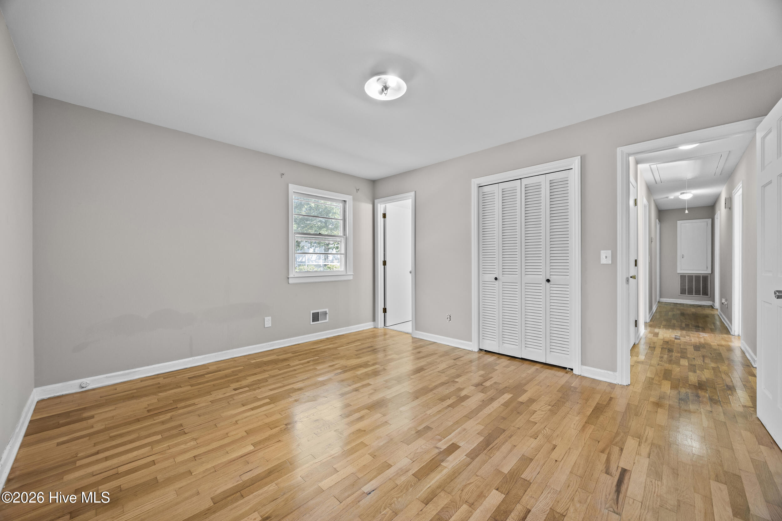 100548079 | Photo 18