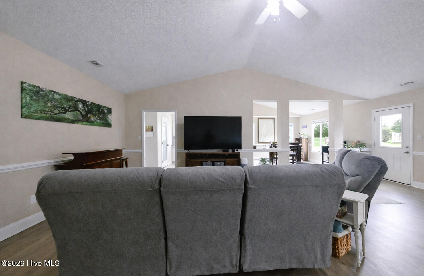 100562387 | Photo 10