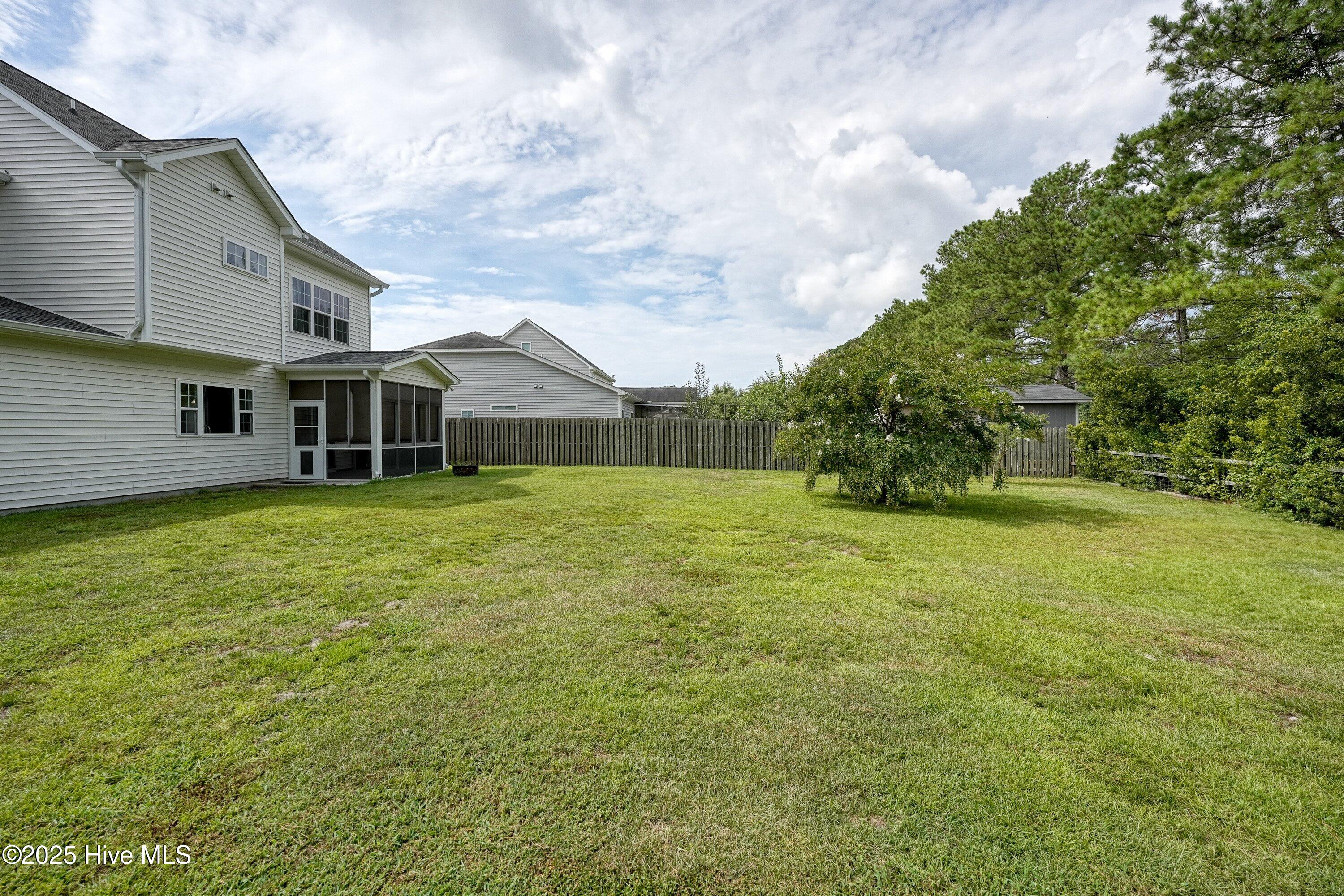 100543084 | Photo 45