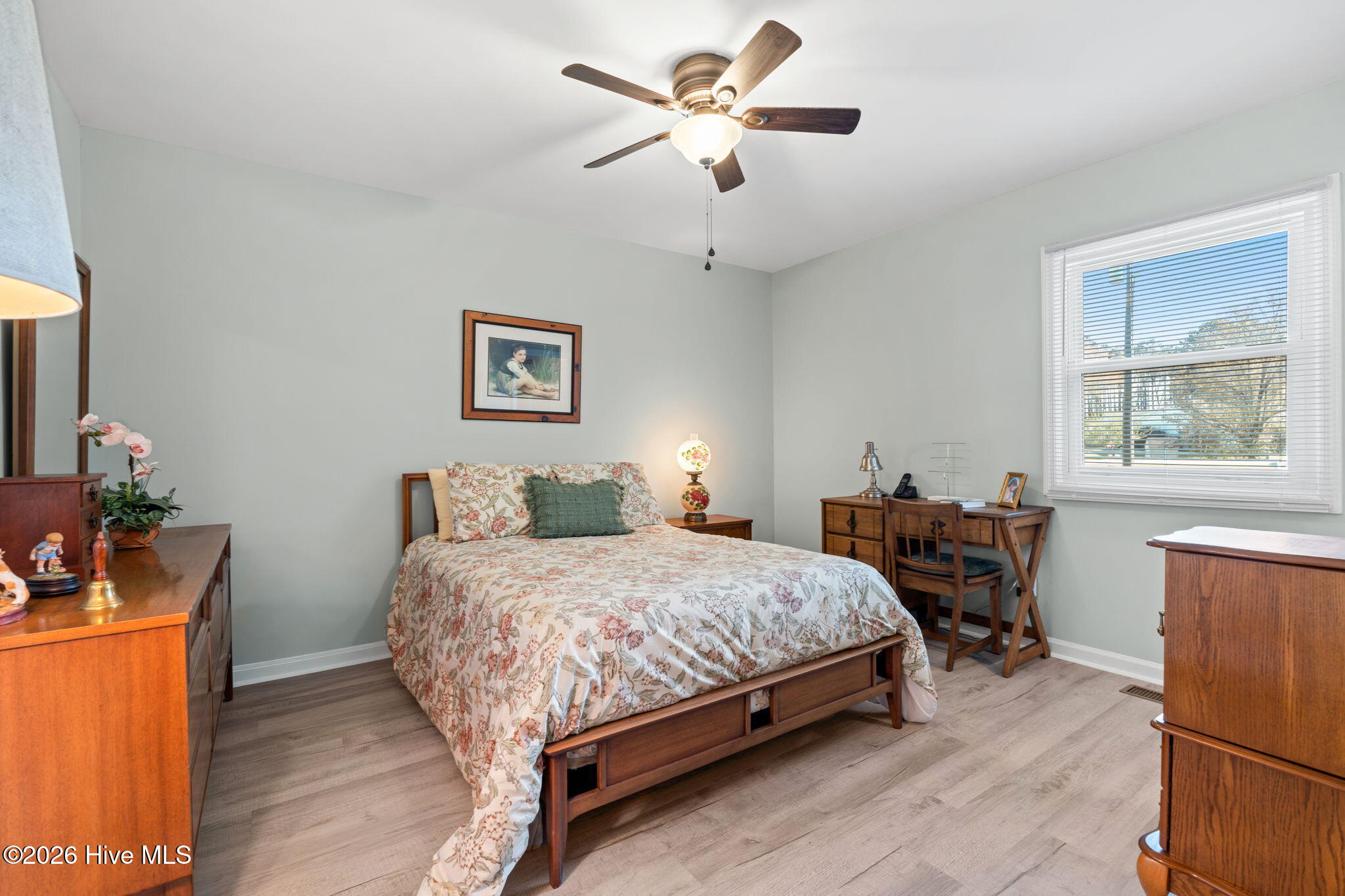 100563961 | Photo 23