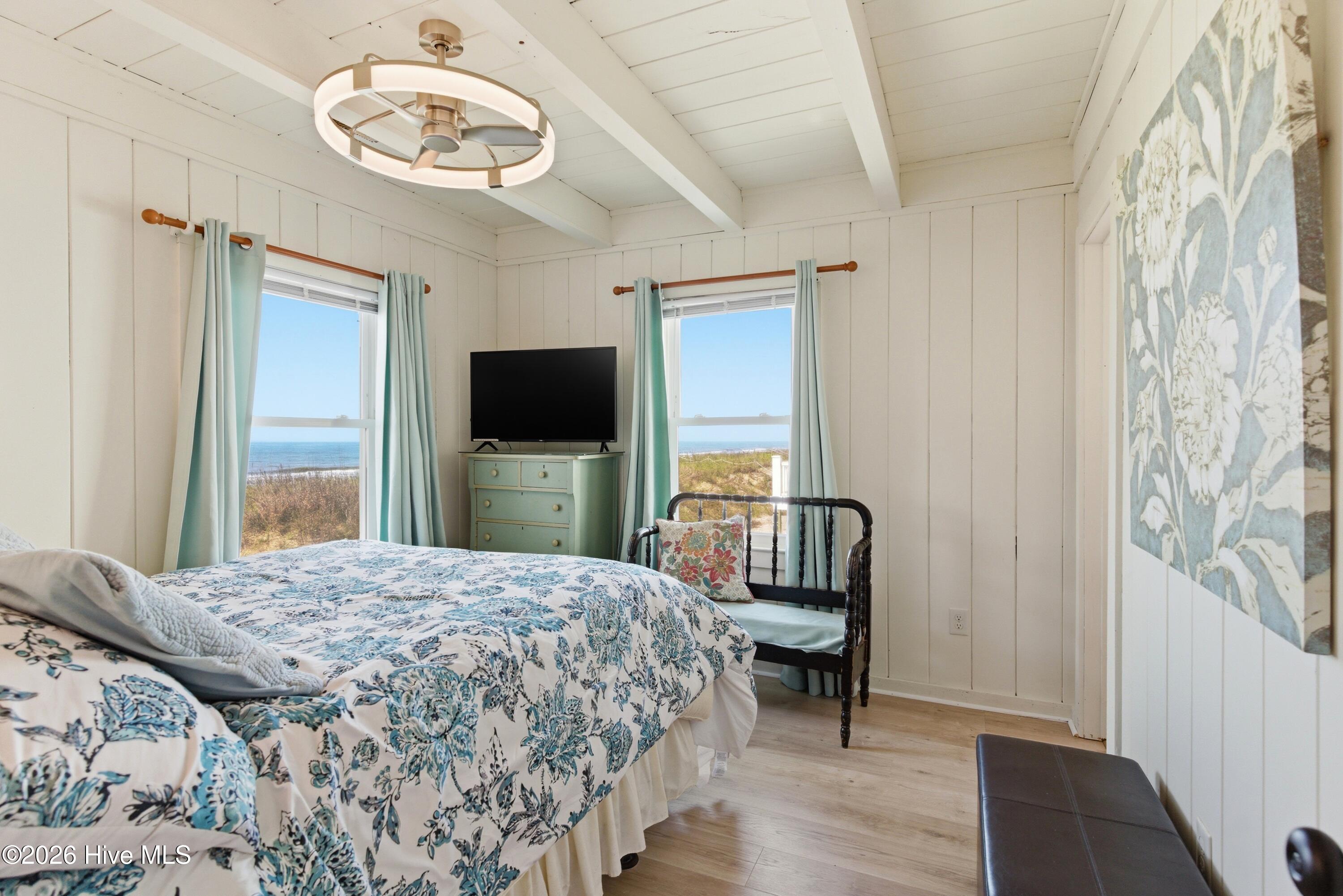 100570347 | Photo 26