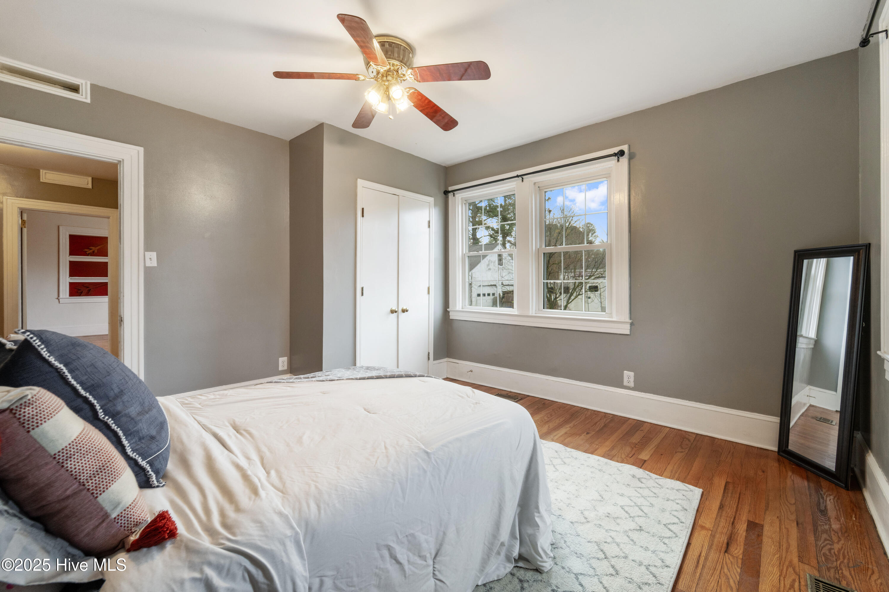 100544156 | Photo 42