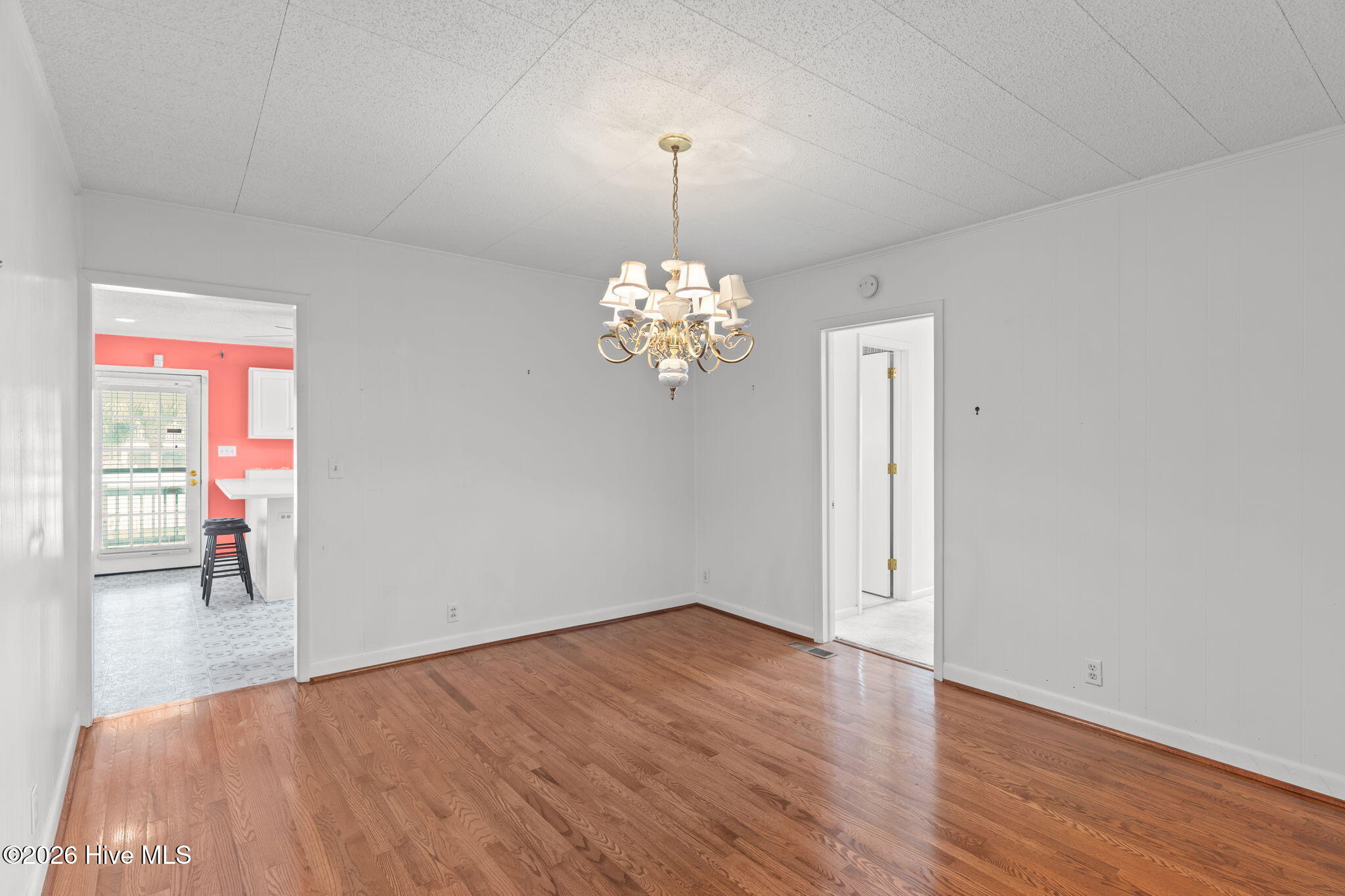 100549517 | Photo 25