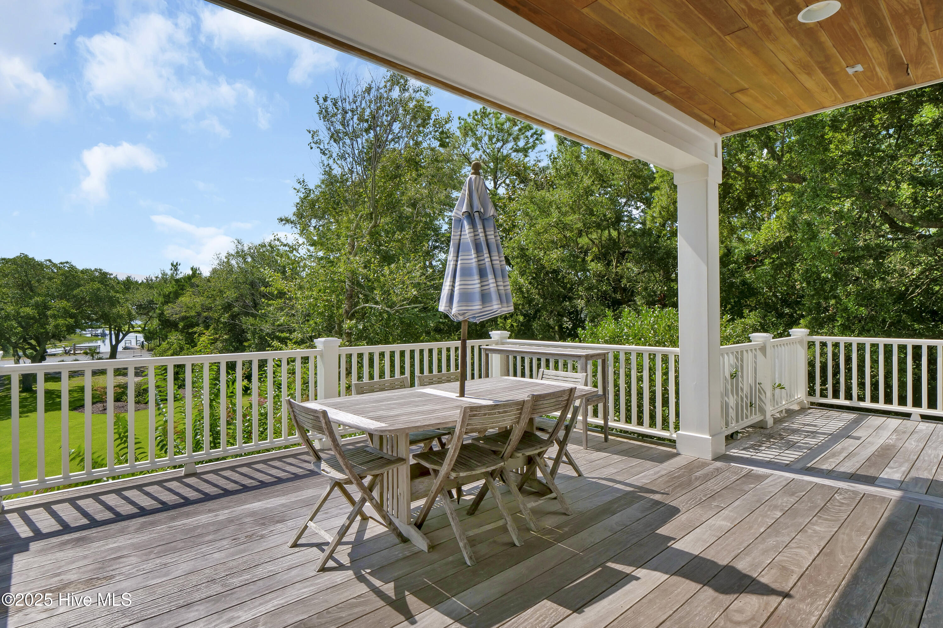 100528059 | Photo 47