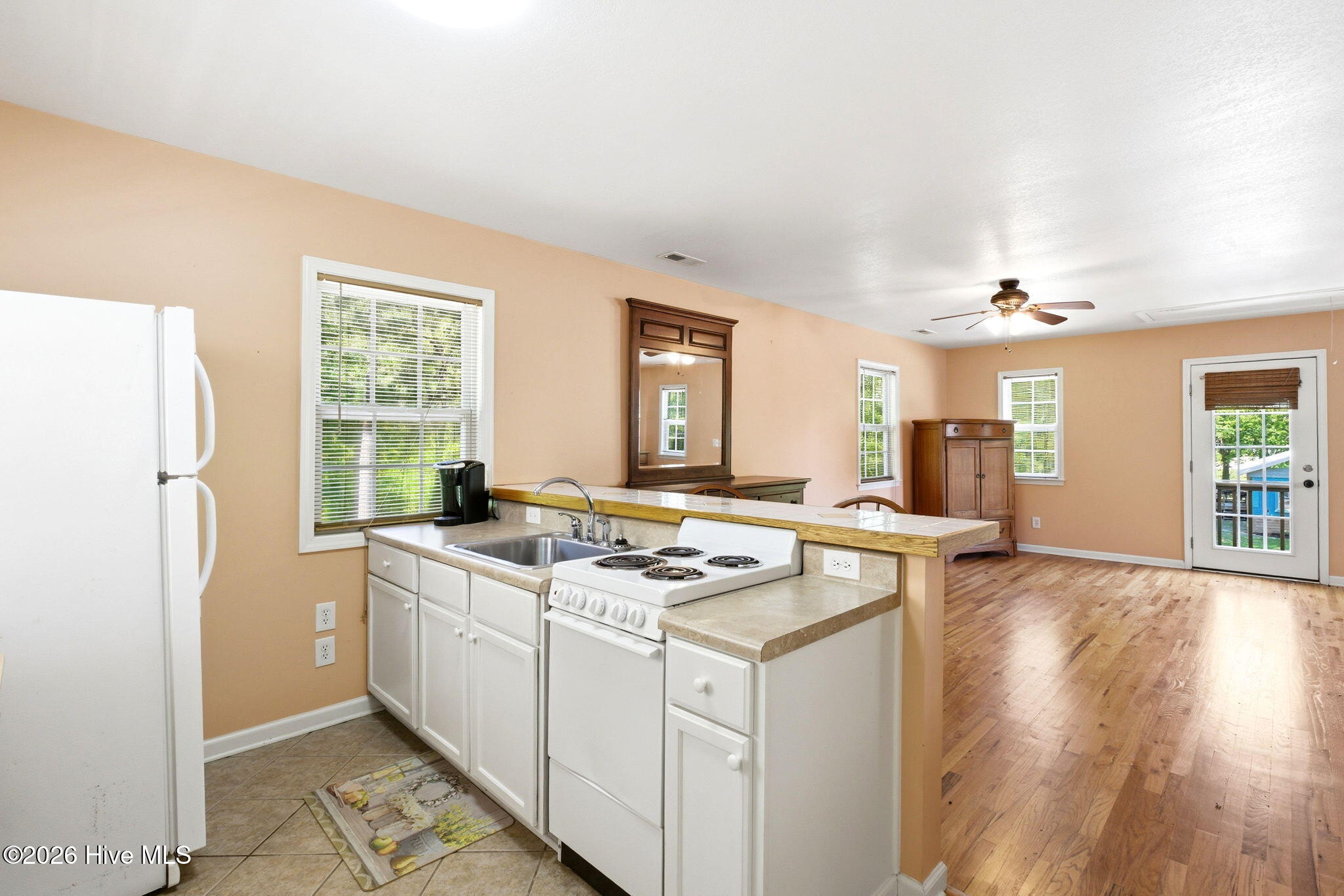 100568157 | Photo 51