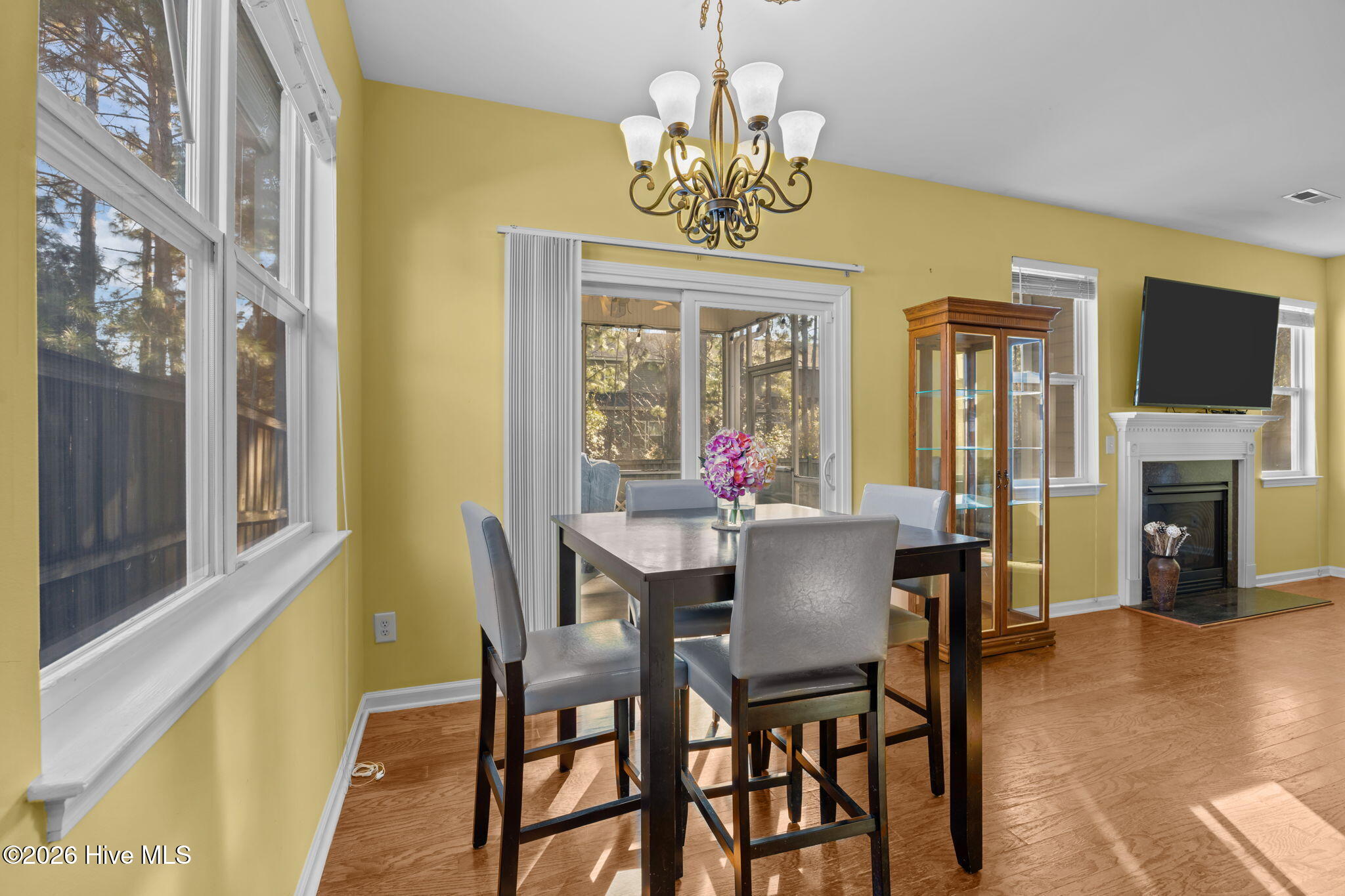 100549606 | Photo 12