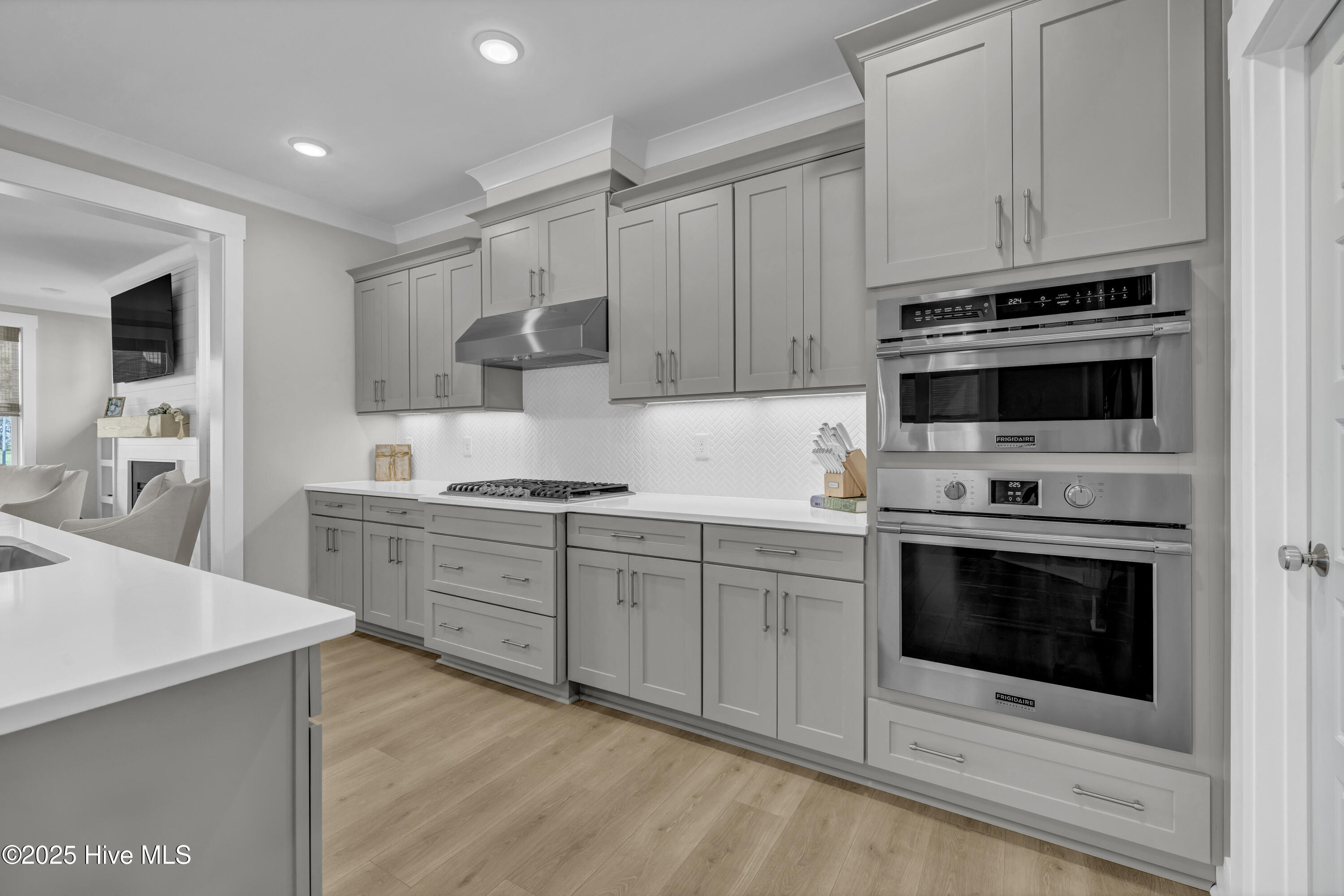 100541296 | Photo 15