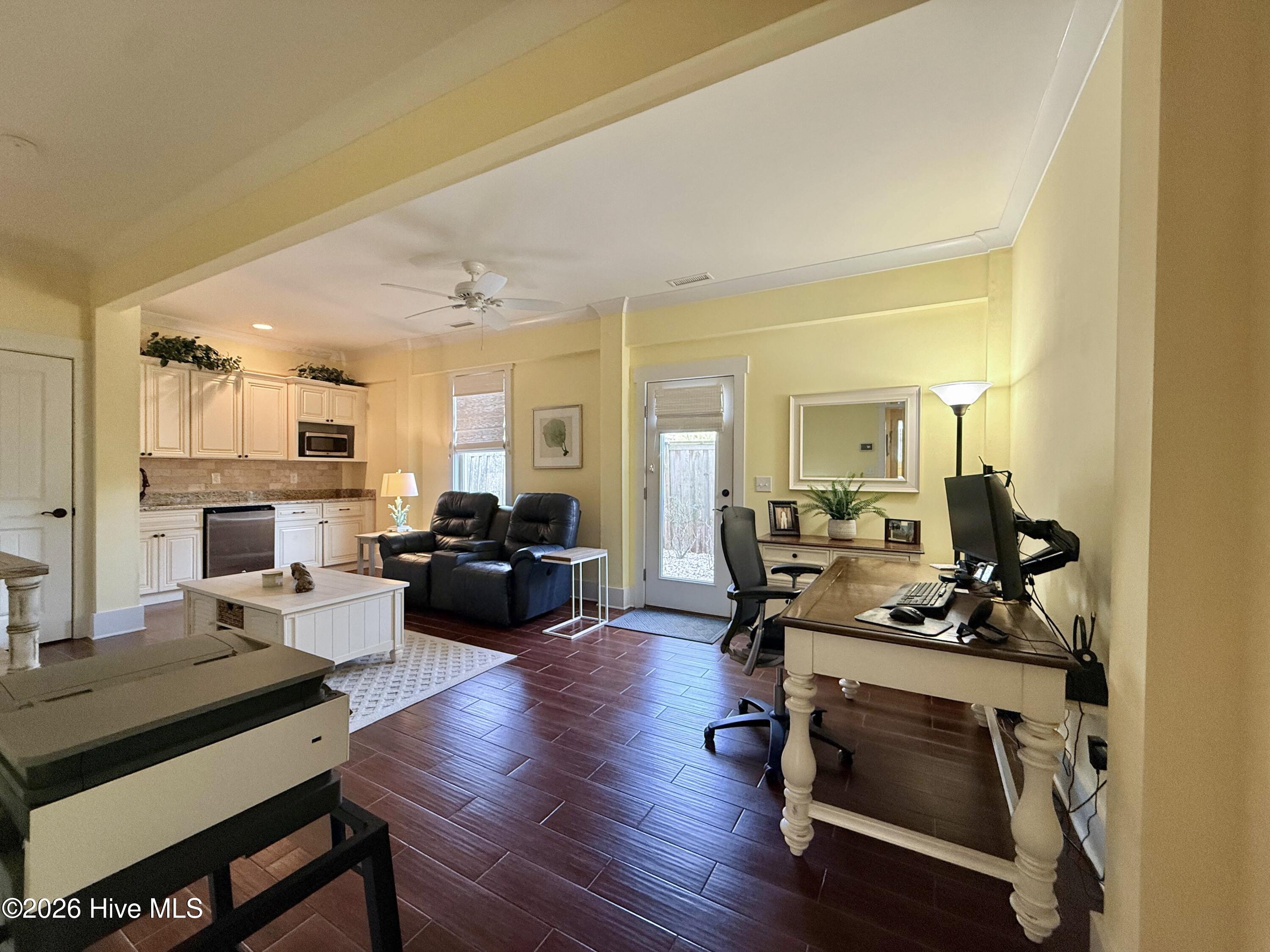 100548622 | Photo 60