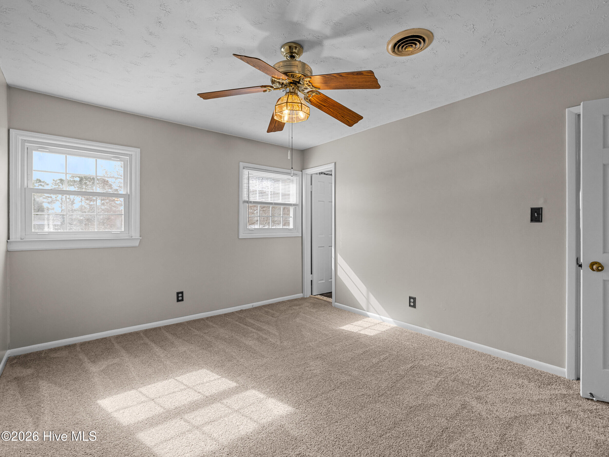 100552872 | Photo 32