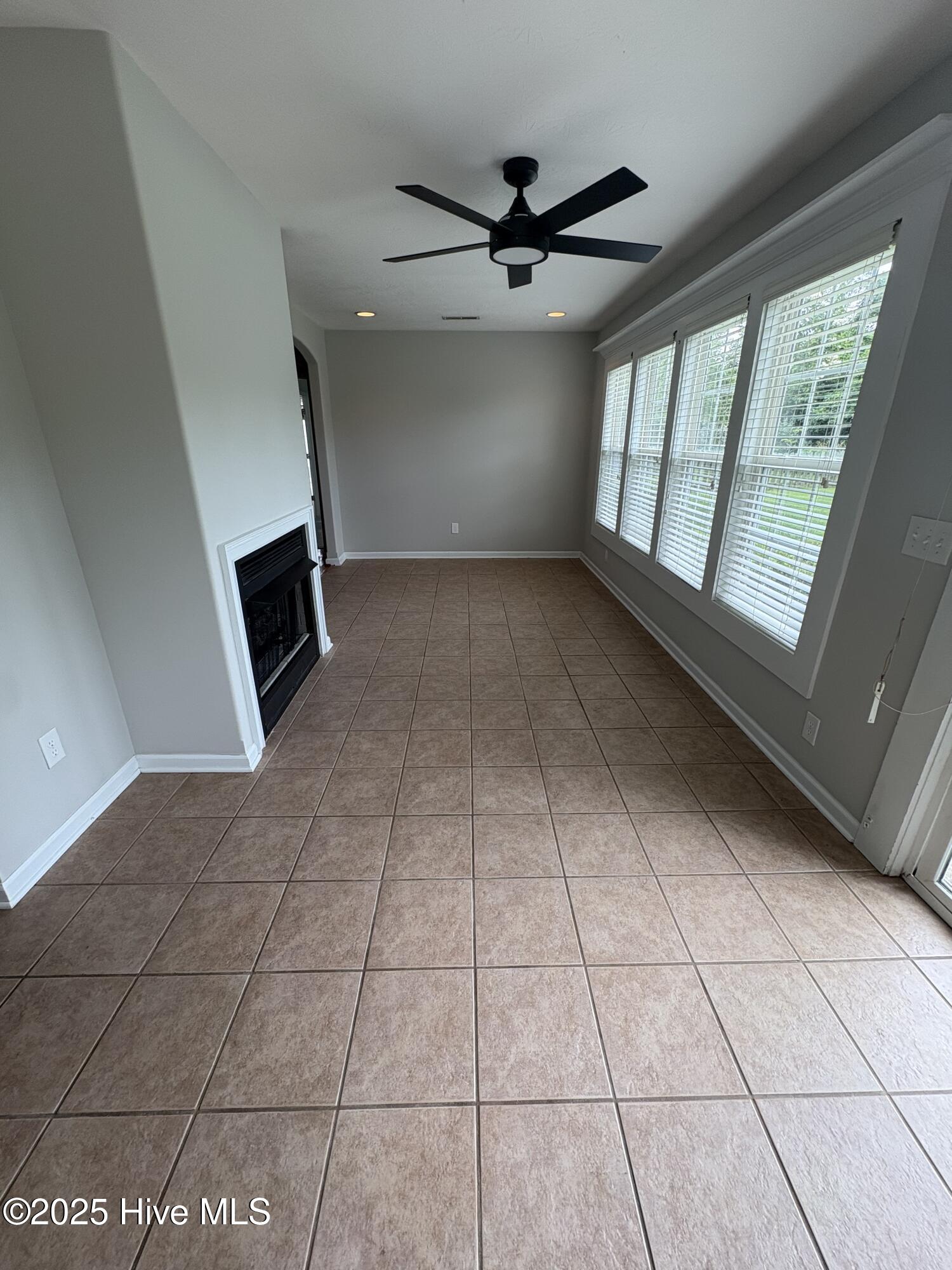 100560498 | Photo 12