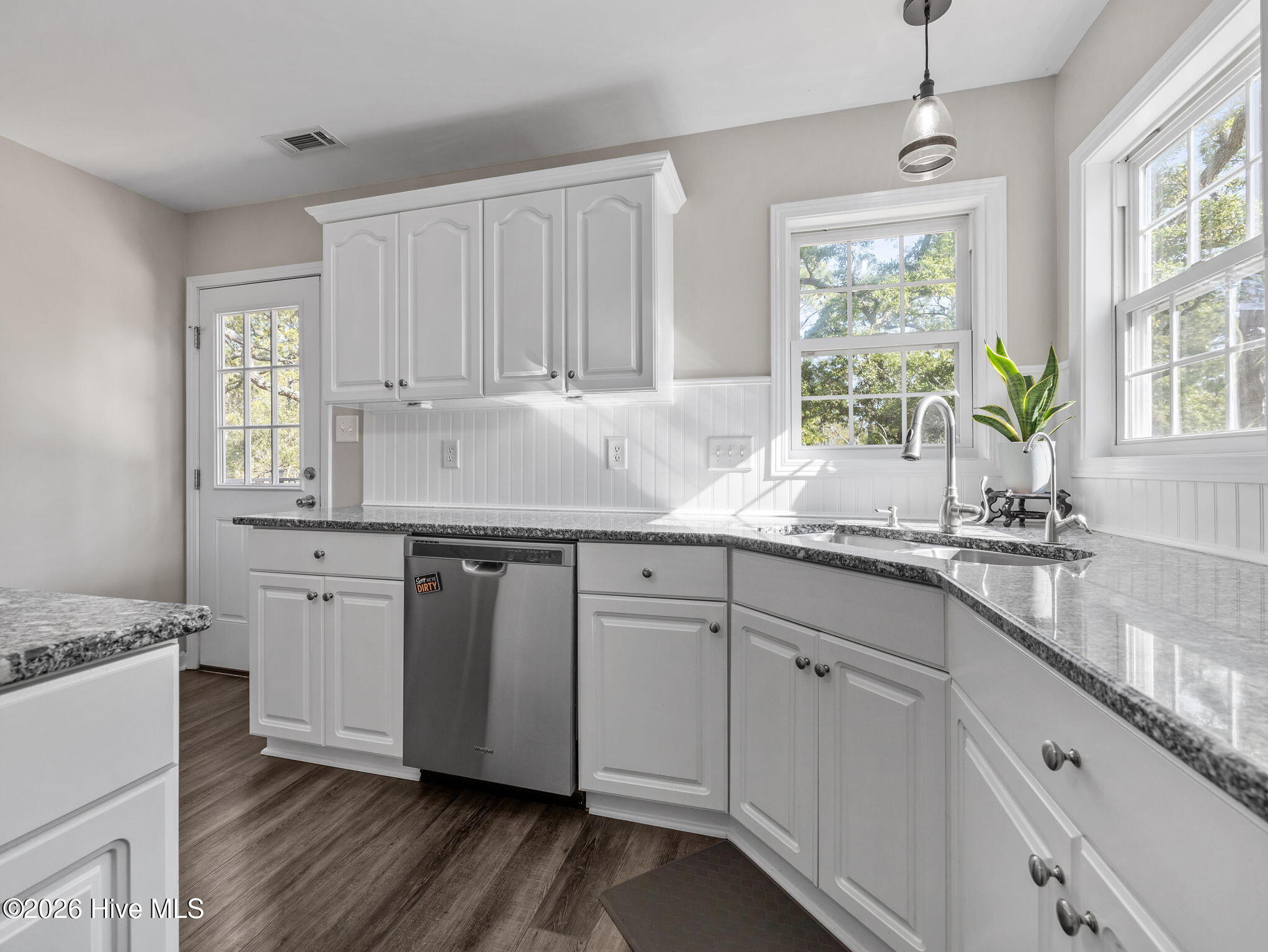 100567456 | Photo 13