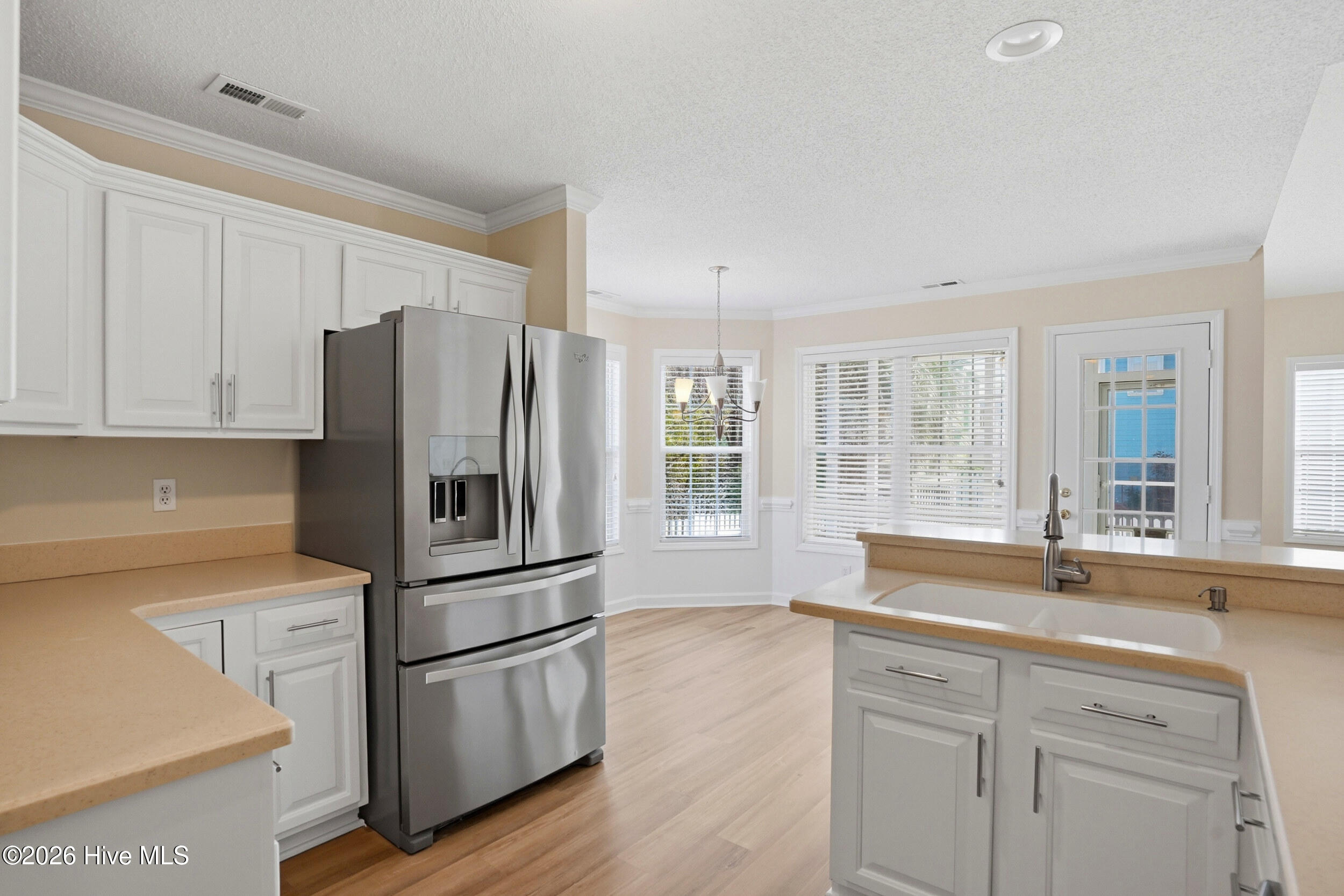 100559989 | Photo 16