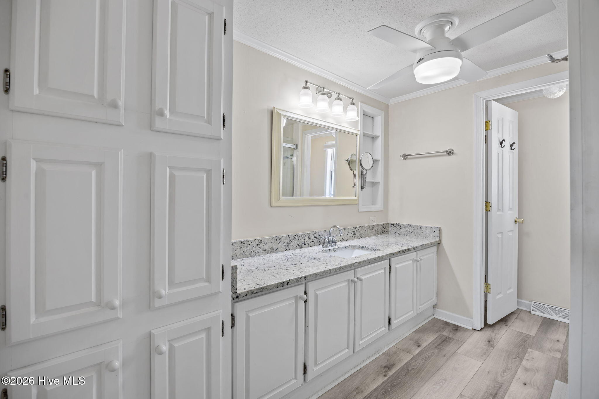 100564707 | Photo 29