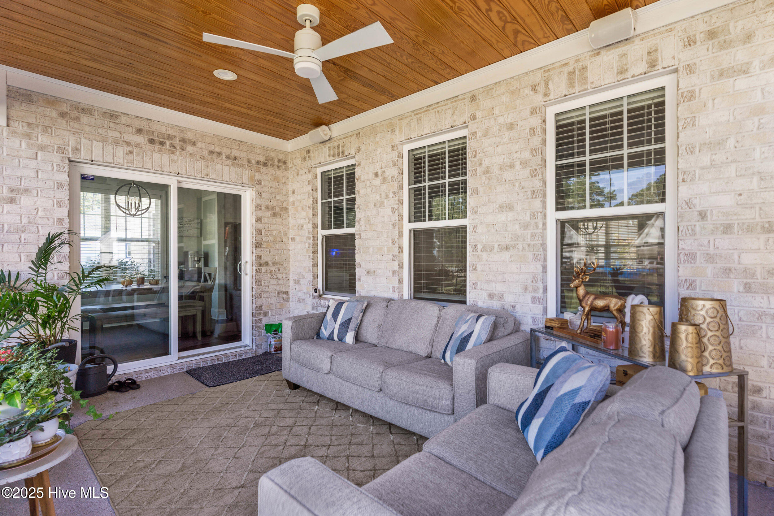 100545299 | Photo 42