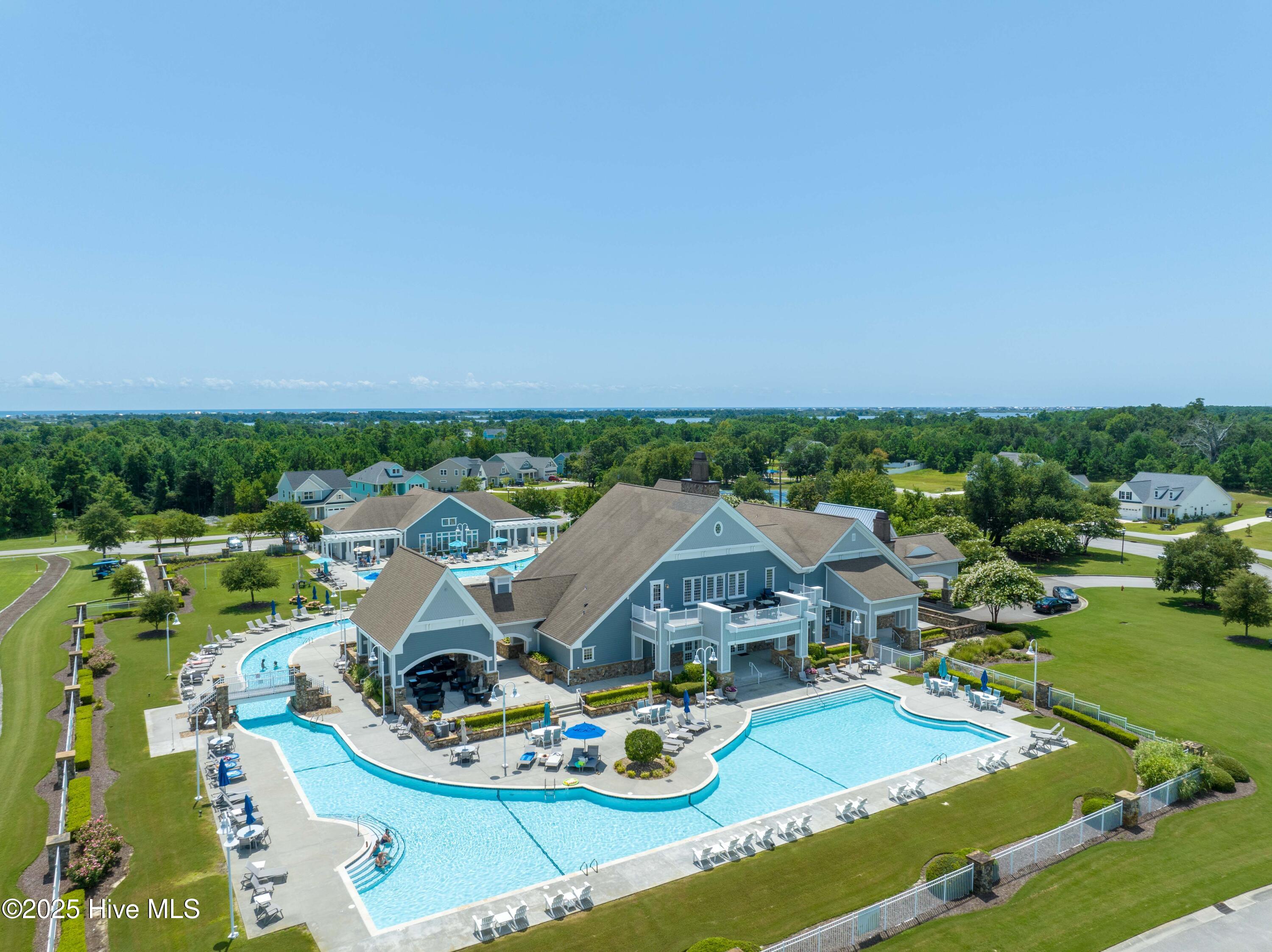 100543712 | Photo 33