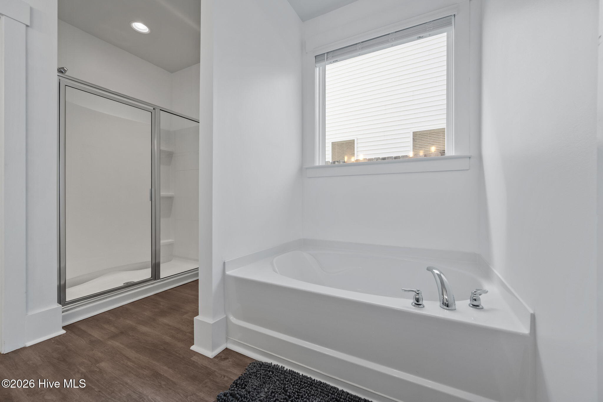 100566590 | Photo 45