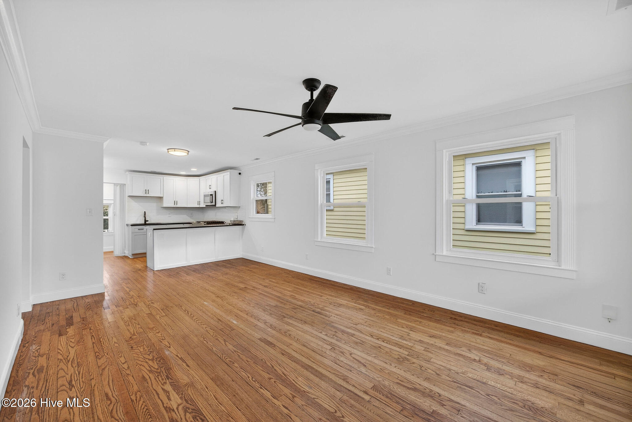 100549364 | Photo 12