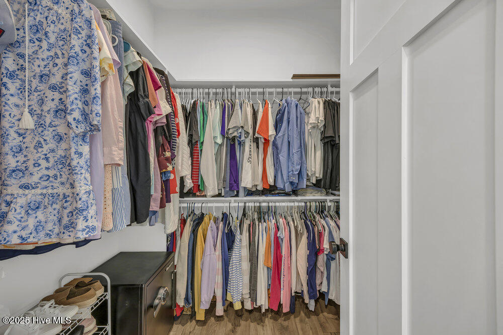 100569066 | Photo 18