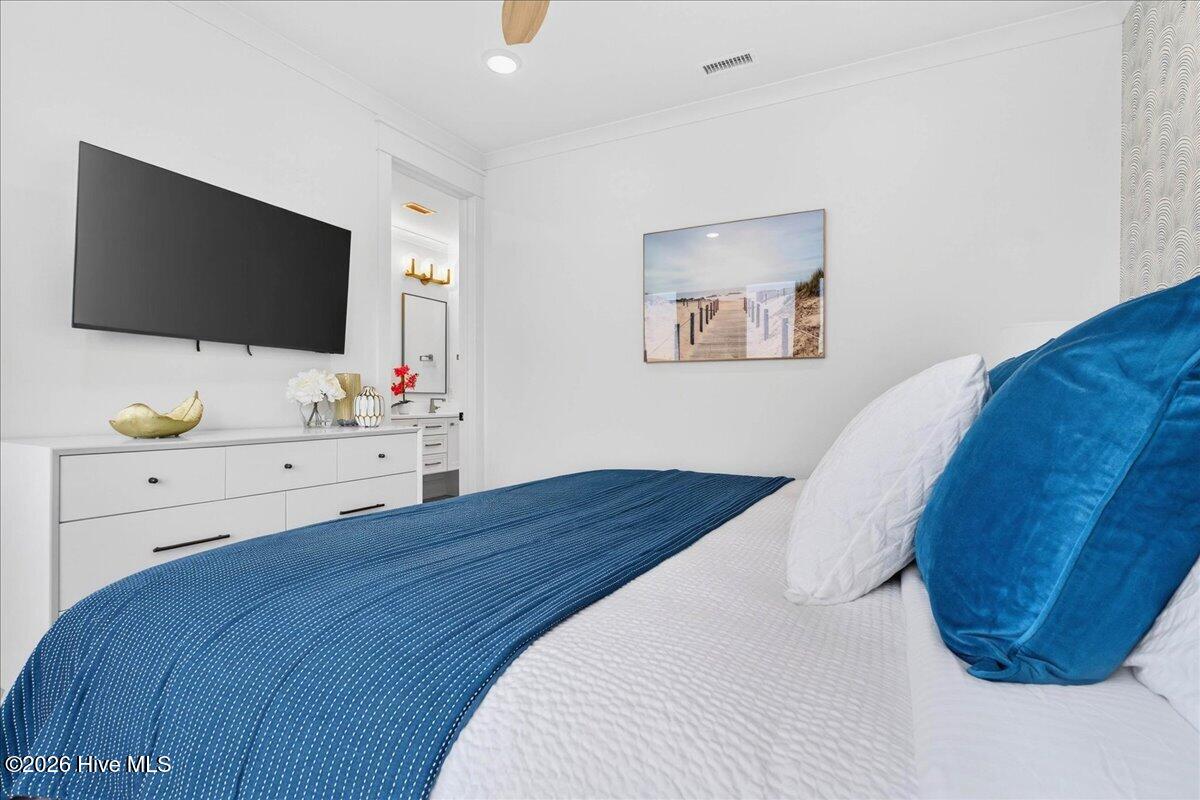 100543299 | Photo 26