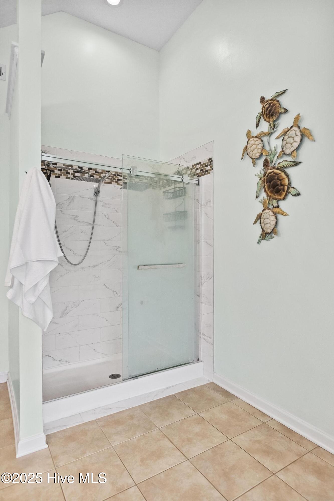 100546183 | Photo 44