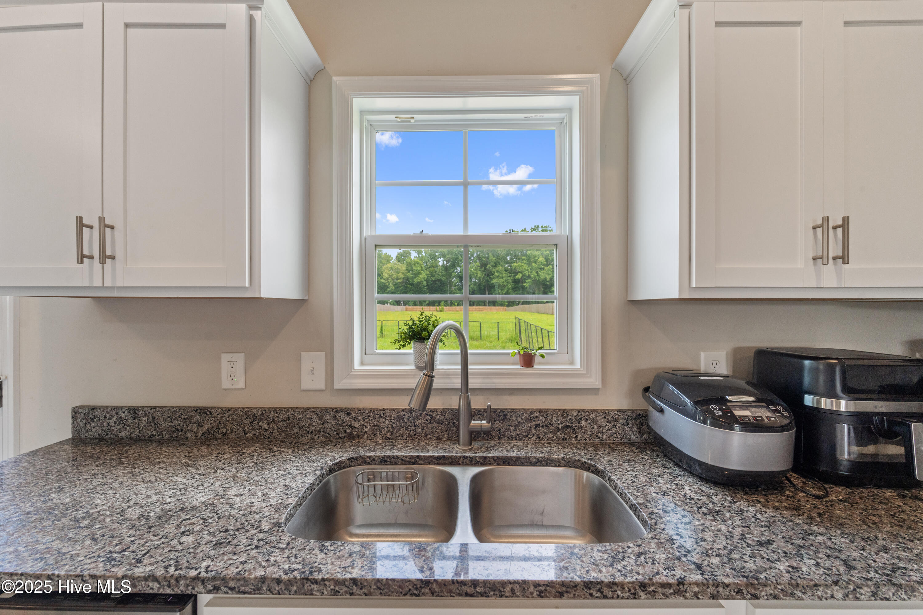 100533820 | Photo 43