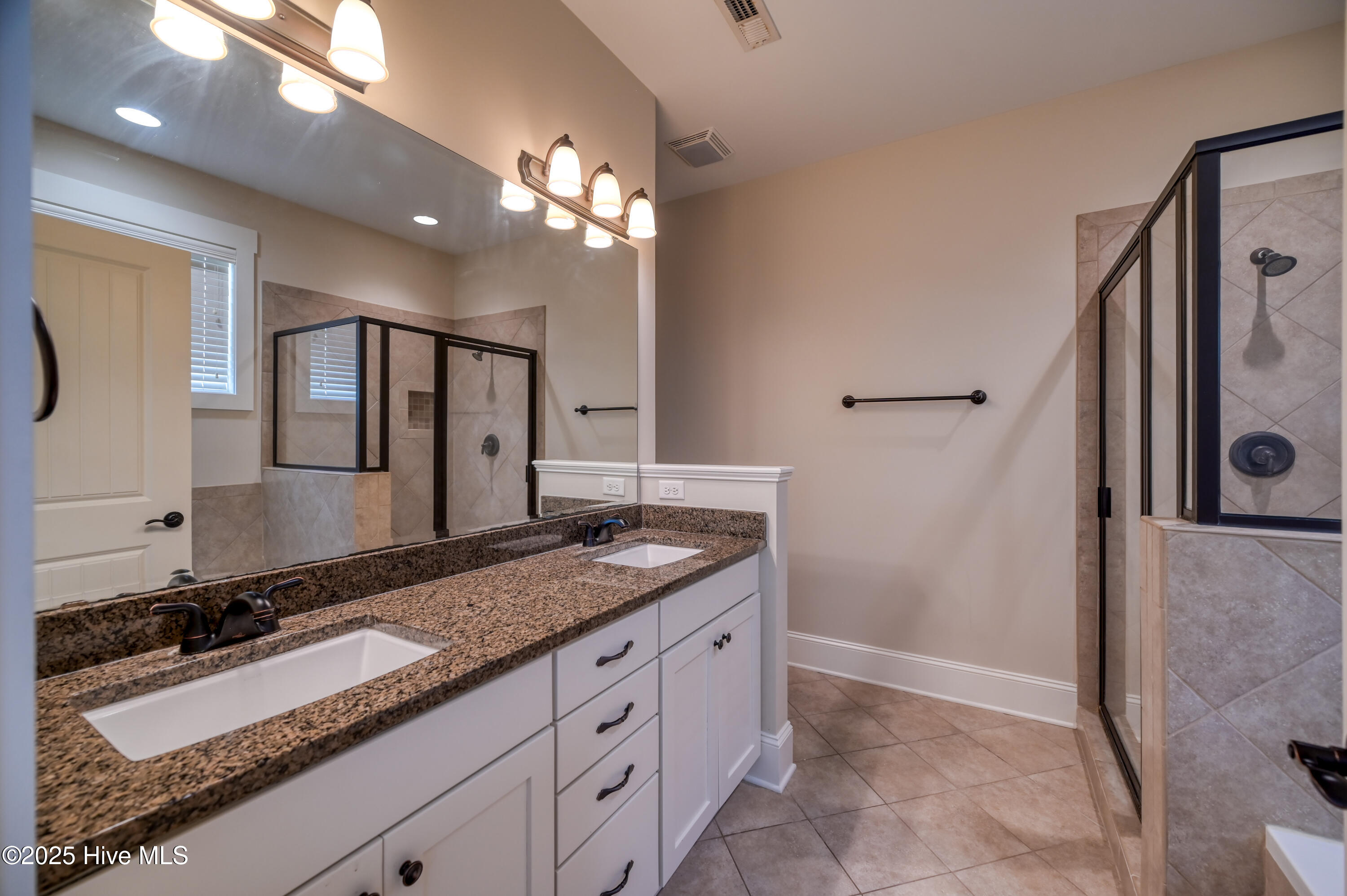 100487602 | Photo 21