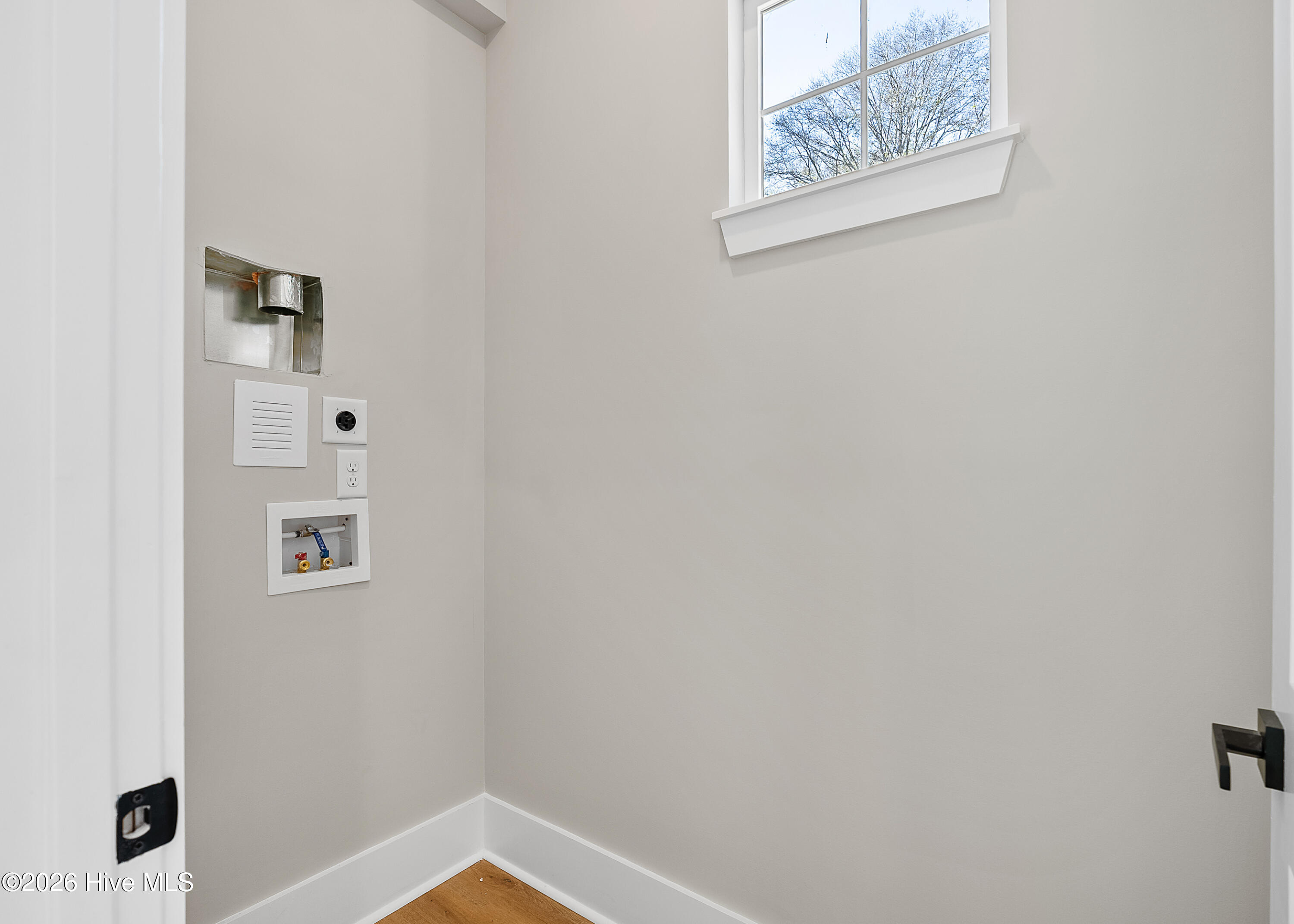 100566286 | Photo 10