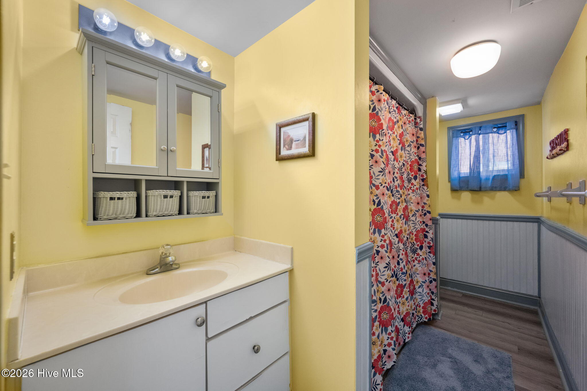 100560162 | Photo 28